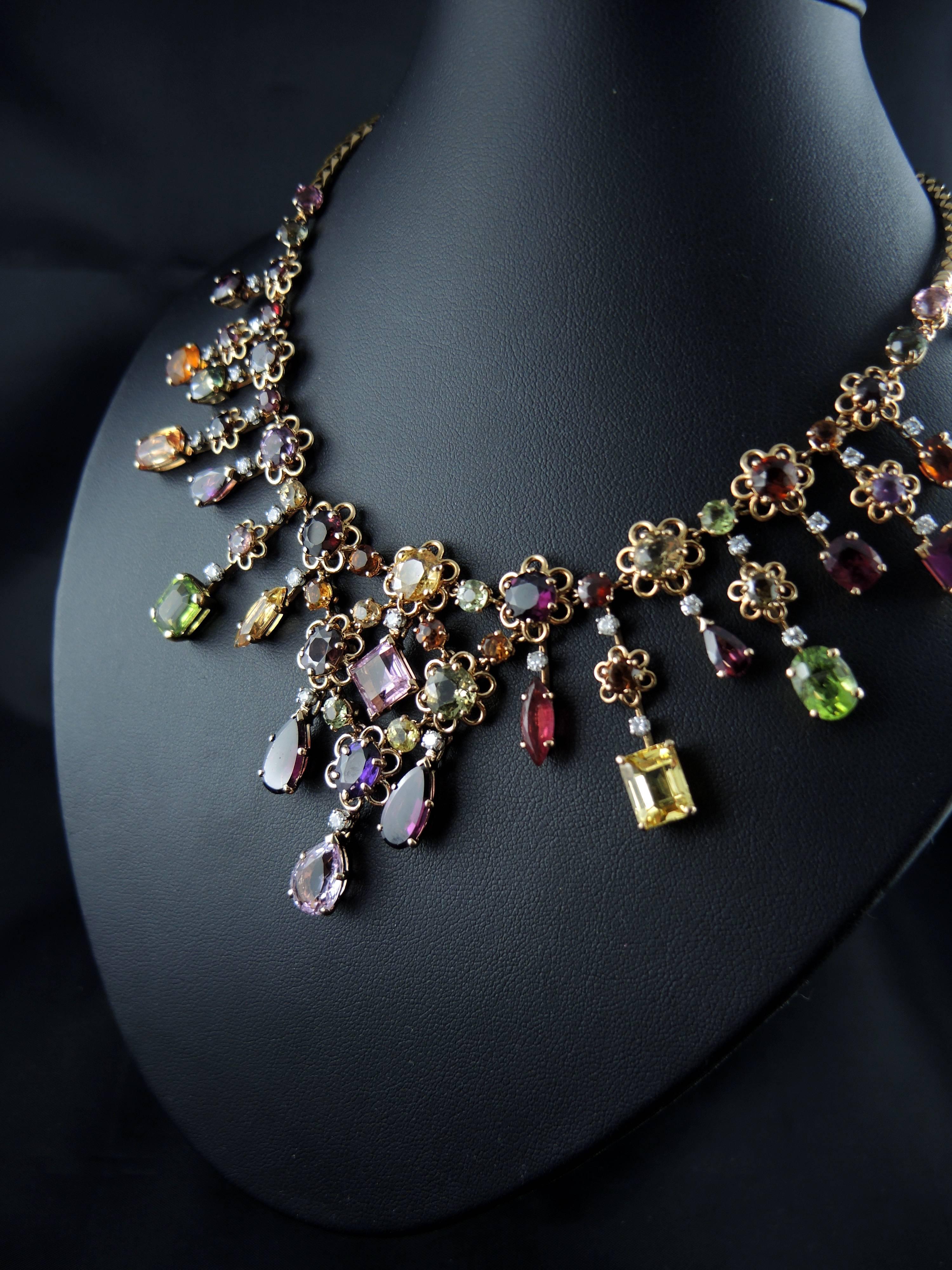 Vintage Colored Stones and Gold French Necklace, circa 1950 In Excellent Condition For Sale In Paris, FR