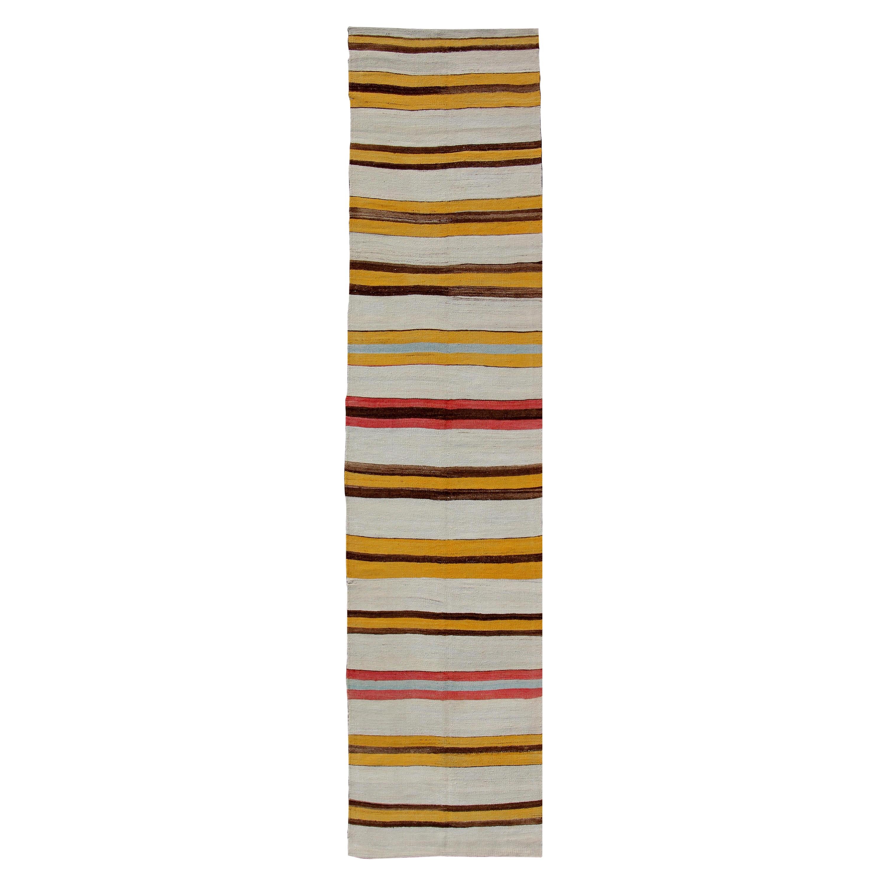  Tapis de couloir Kilim coloré vintage à rayures en jaune, ivoire, rouge et marron 