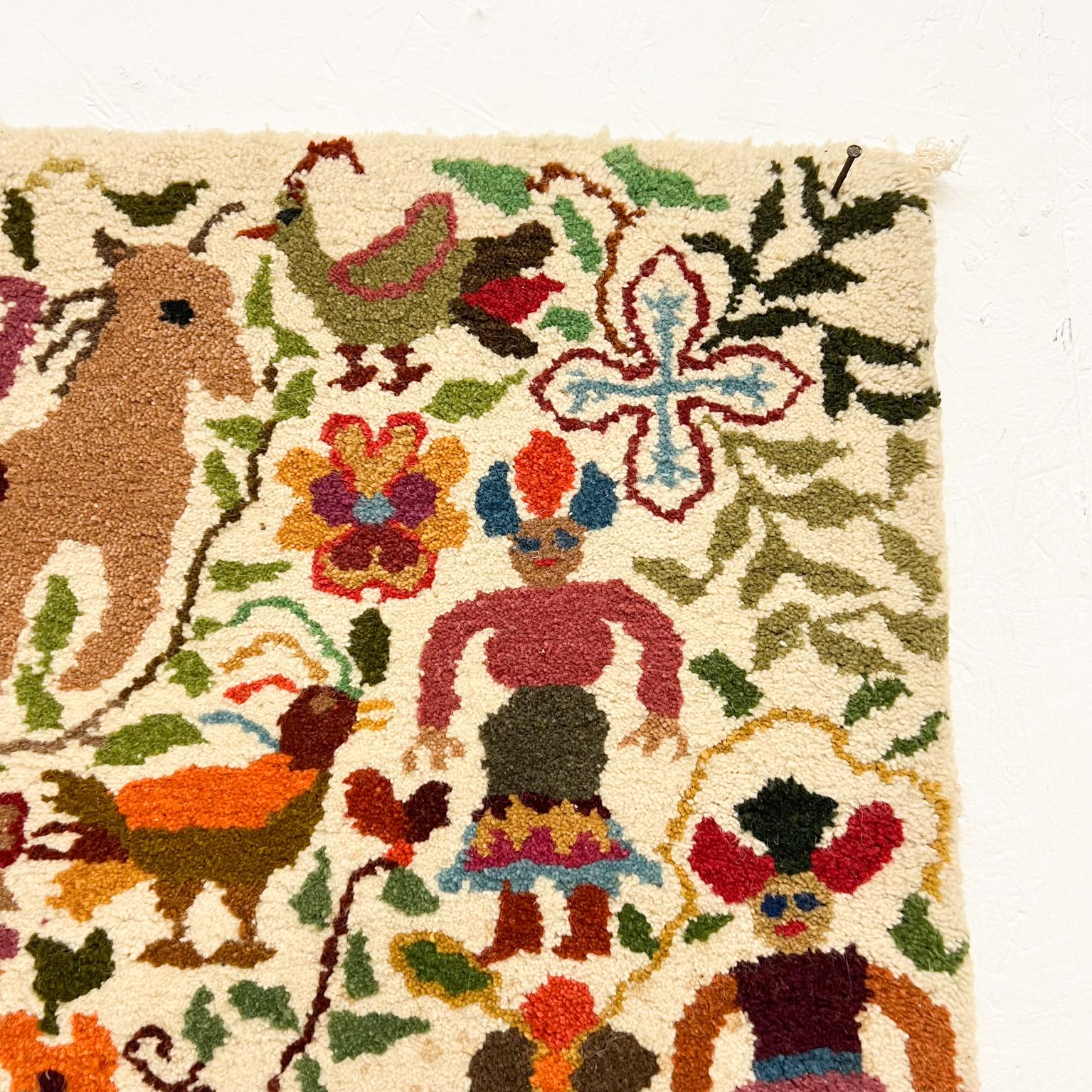 Vintage Colorful Neu Meister Artisan Tapestry Wall Art Folk Art Ecuador In condizioni buone in vendita a Chula Vista, CA