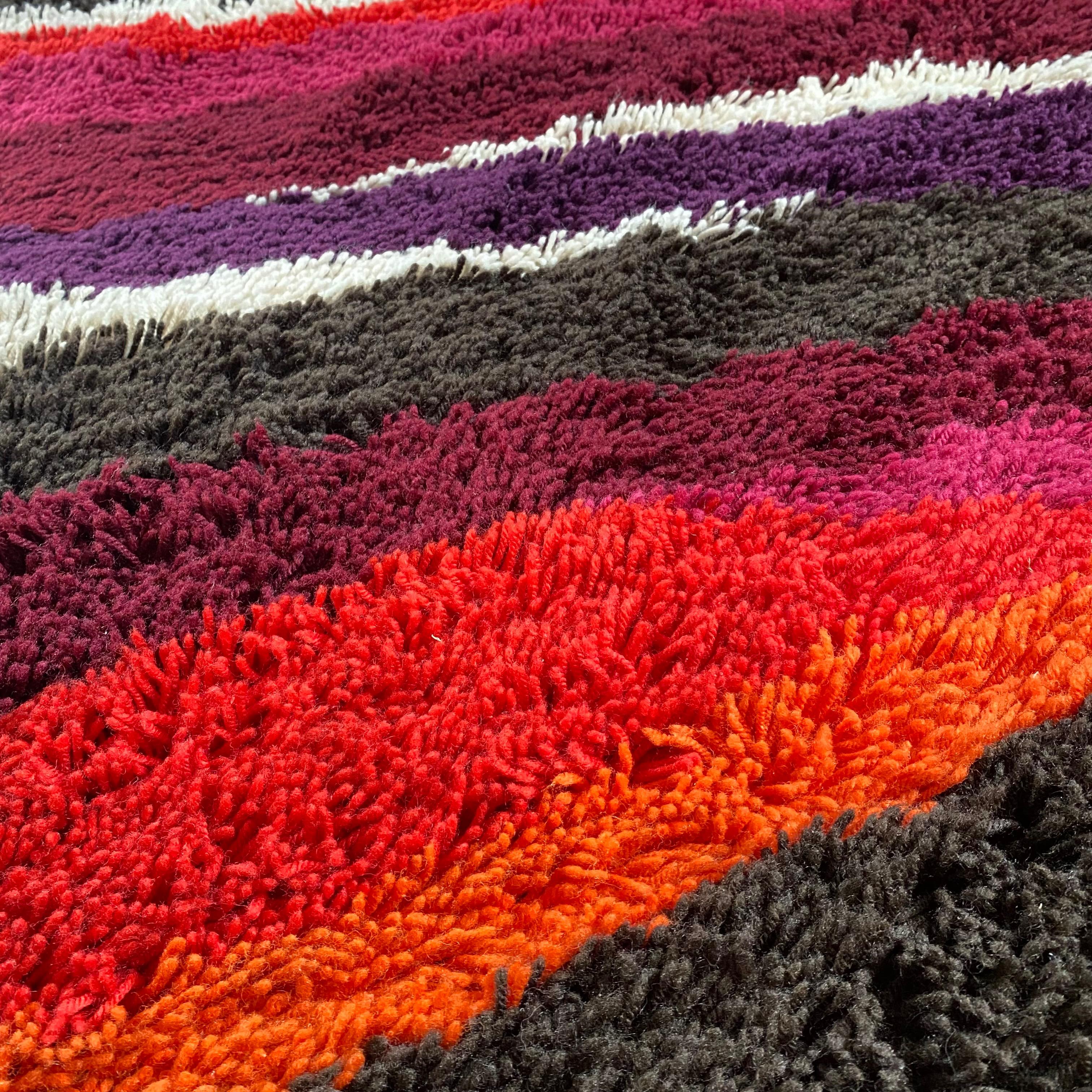 Tapis à poils hauts vintage à rayures colorées de style Panton par Desso, Pays-Bas, 1970 en vente 4