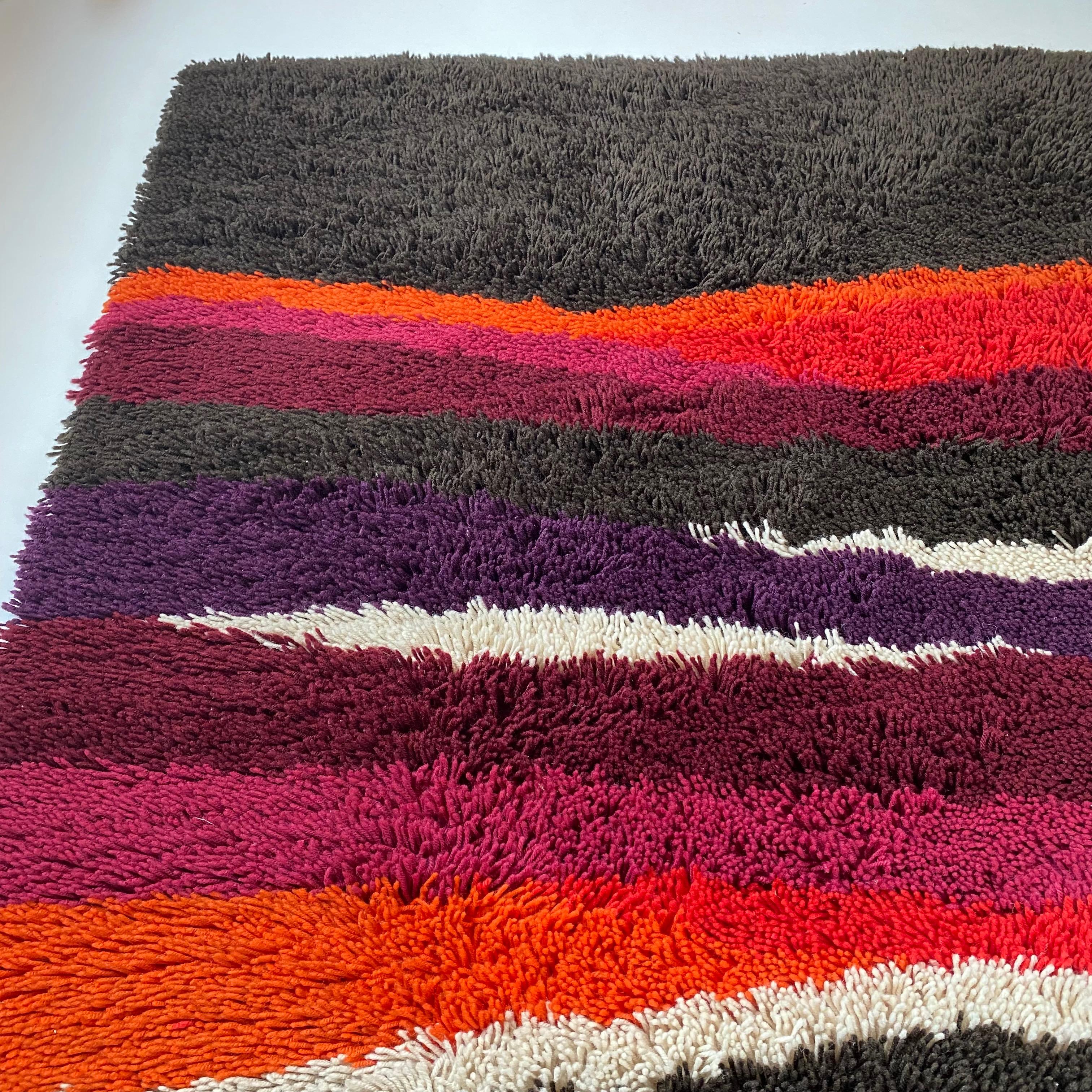 Tapis à poils hauts vintage à rayures colorées de style Panton par Desso, Pays-Bas, 1970 en vente 9