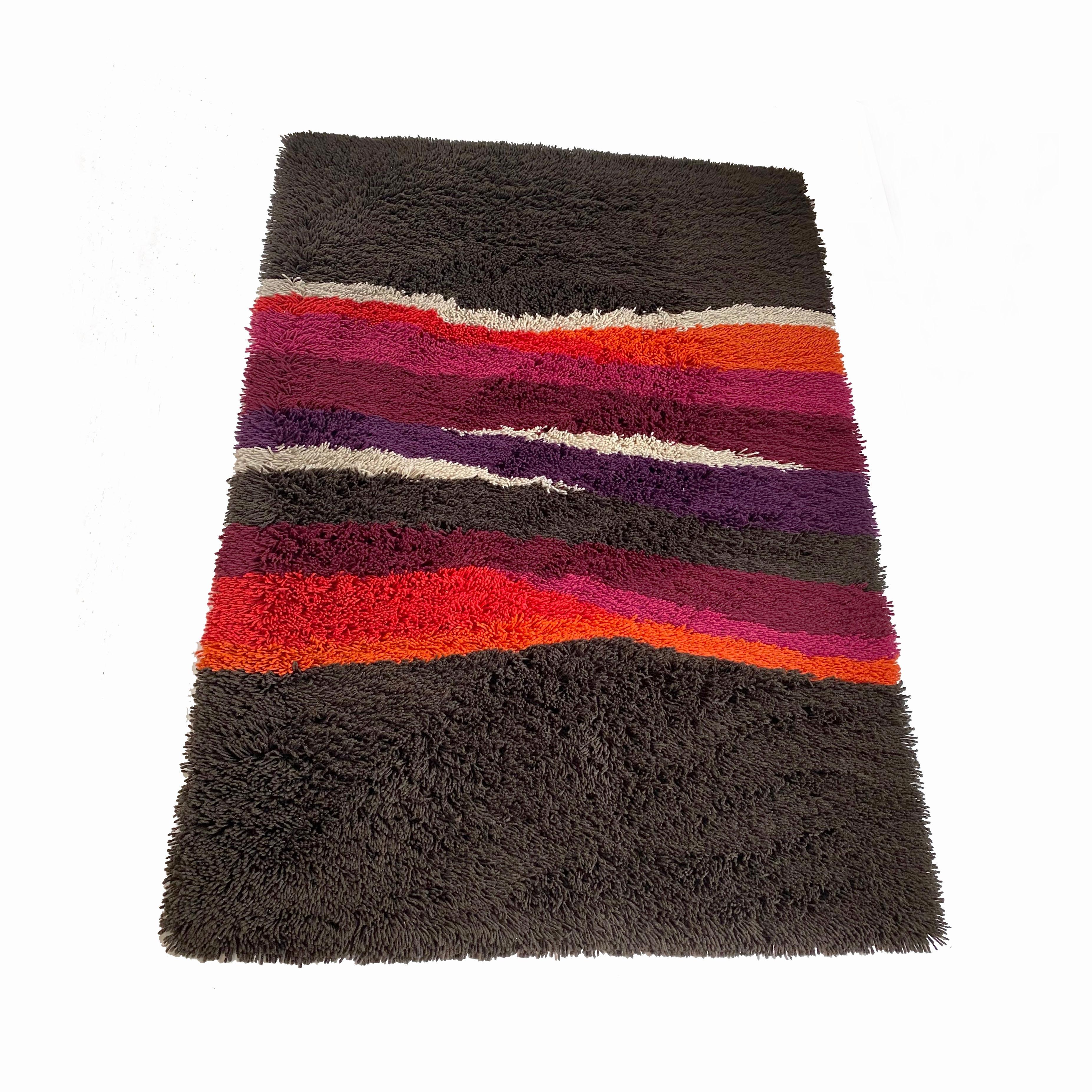 Mid-Century Modern Tapis à poils hauts vintage à rayures colorées de style Panton par Desso, Pays-Bas, 1970 en vente