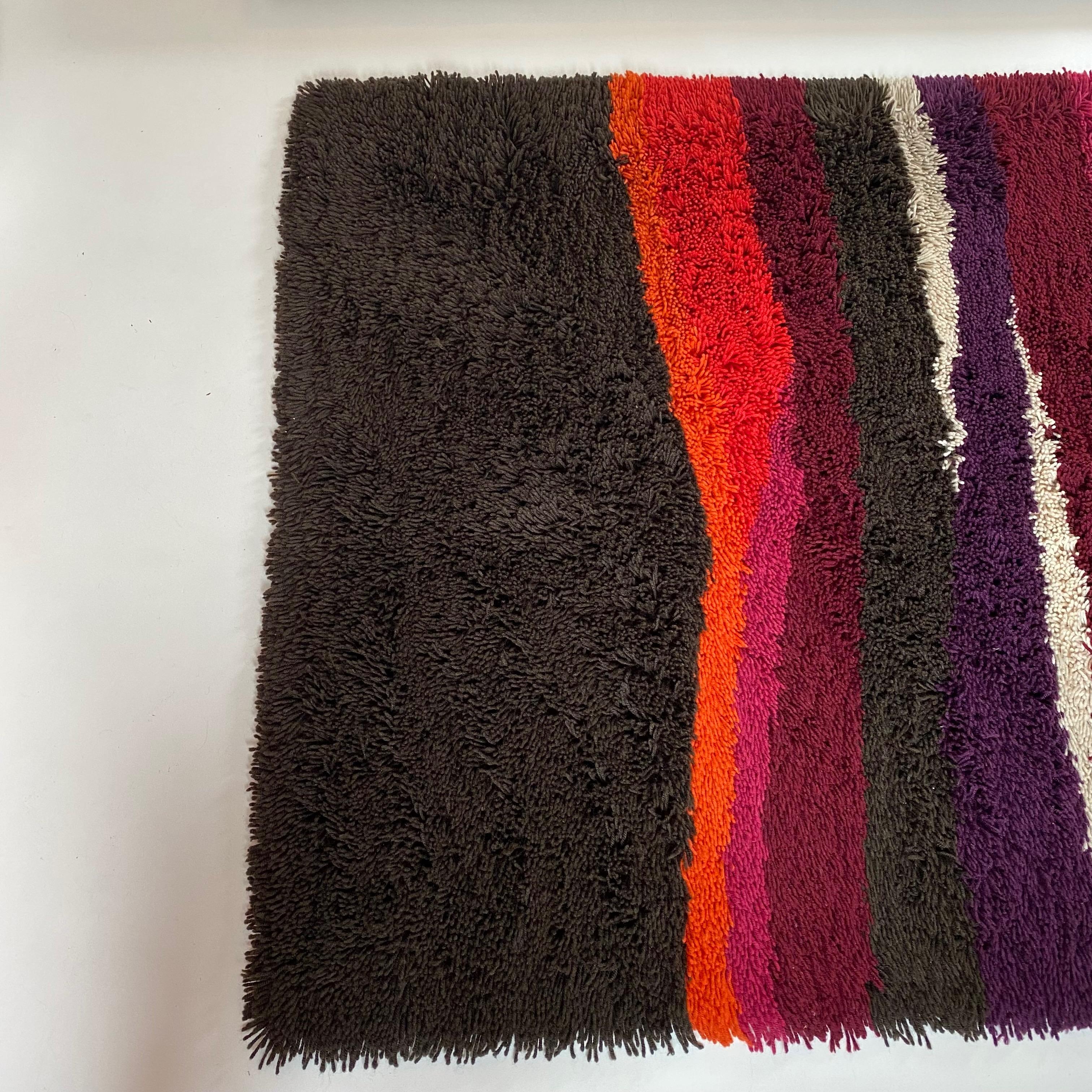 Tapis à poils hauts vintage à rayures colorées de style Panton par Desso, Pays-Bas, 1970 Bon état - En vente à Kirchlengern, DE