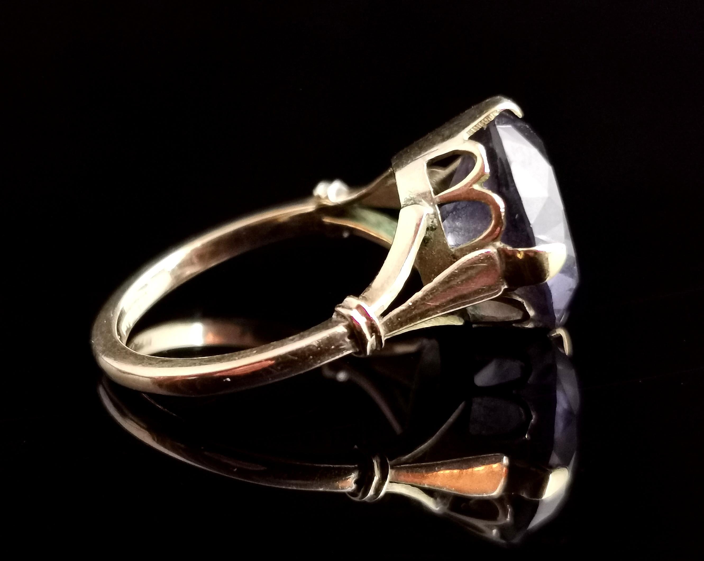 Vintage colour change sapphire cocktail ring, 9k gold, c1940s  In Good Condition In NEWARK, GB