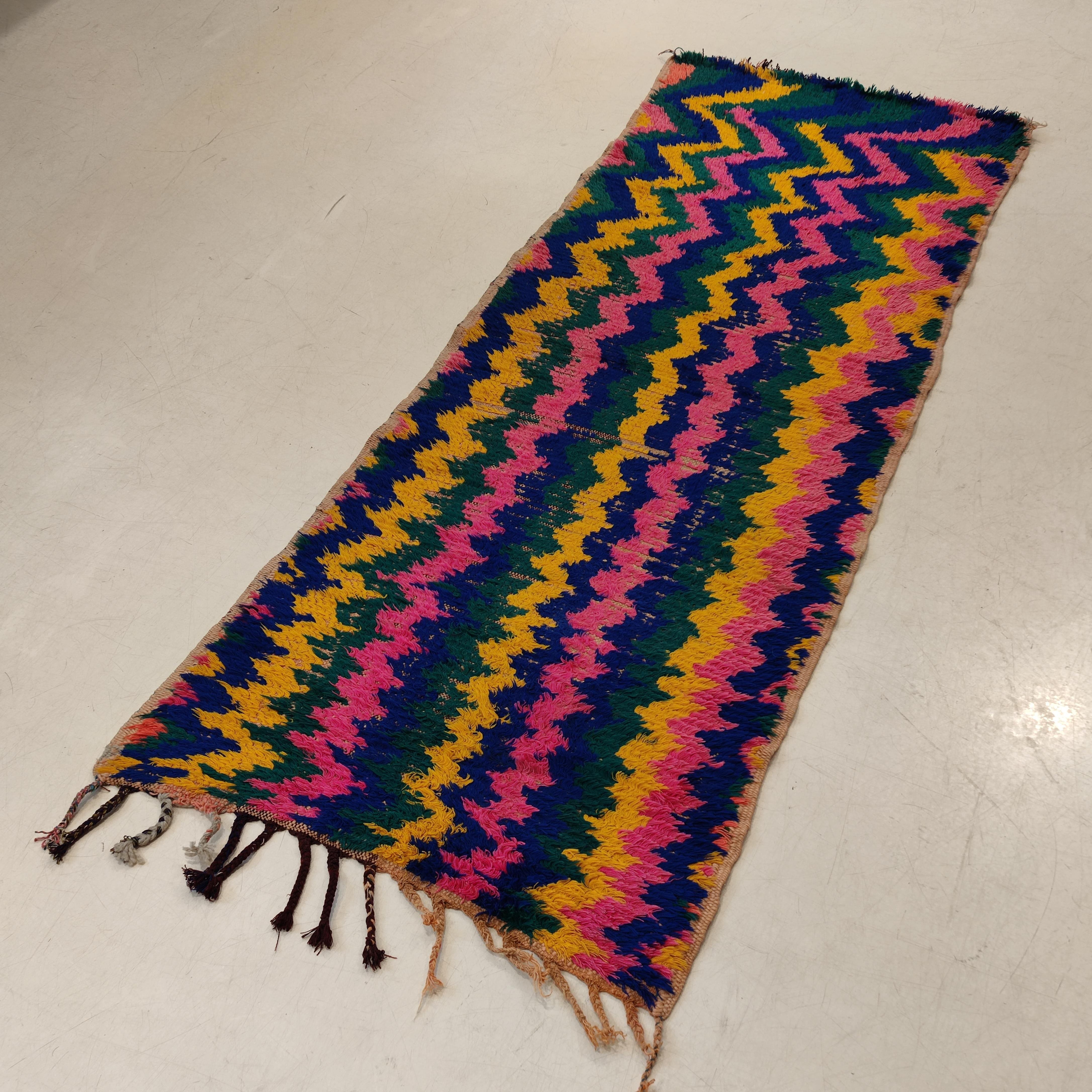 Marokkanischer farbenfroher abstrakter Azilal-Berberteppich (Baumwolle) im Angebot