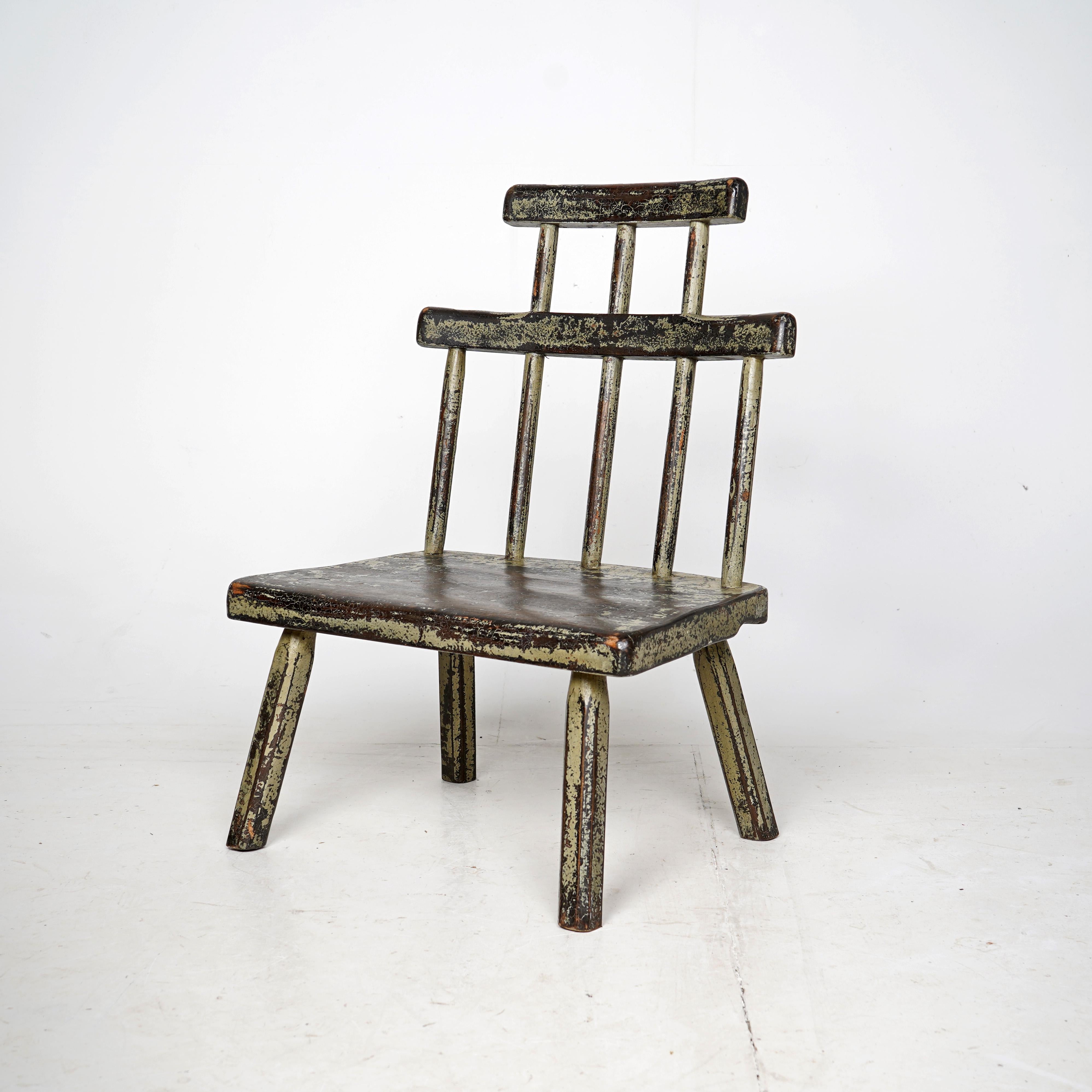 Vintage comb back chair. Lovely green colour with a fantastic patina. 
Wedge joint construction. Sometimes referred to as an Irish hedge chair. 

Dimensions

H 76cm W 55cm D 38cm
 
Condition 
Please do take a careful look at all our pictures and