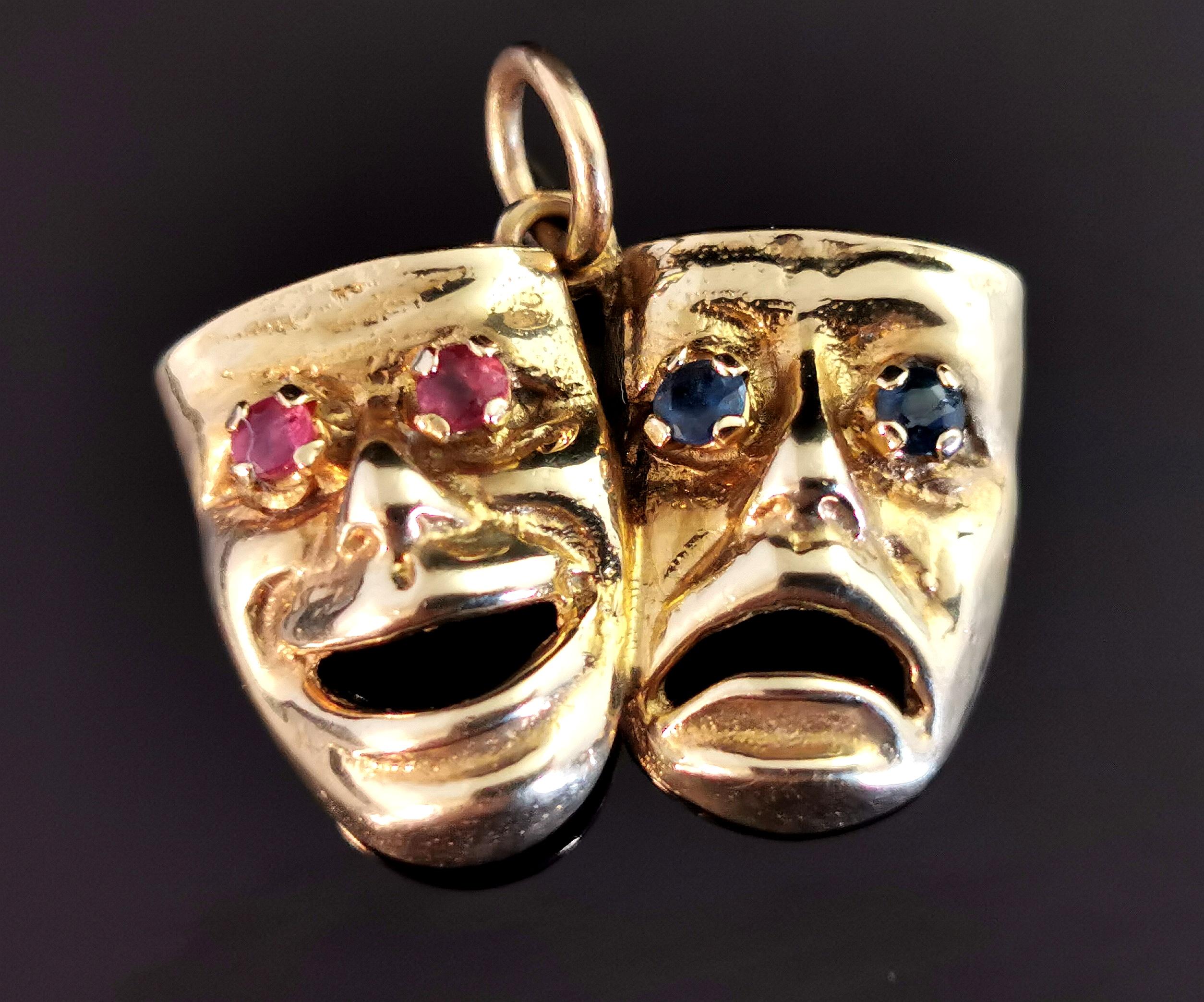 Vintage Comedy and Tragedy Pendant, 9k Yellow Gold L, Ruby and Sapphire In Good Condition In NEWARK, GB
