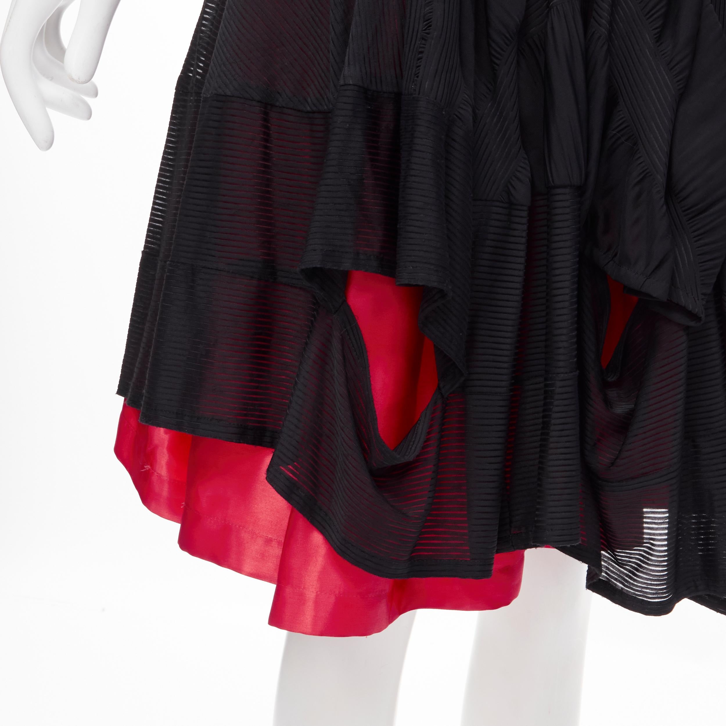 vintage COMME DES GARCONS 1980's black red shirred ruffle layered flared skirt S In Excellent Condition For Sale In Hong Kong, NT