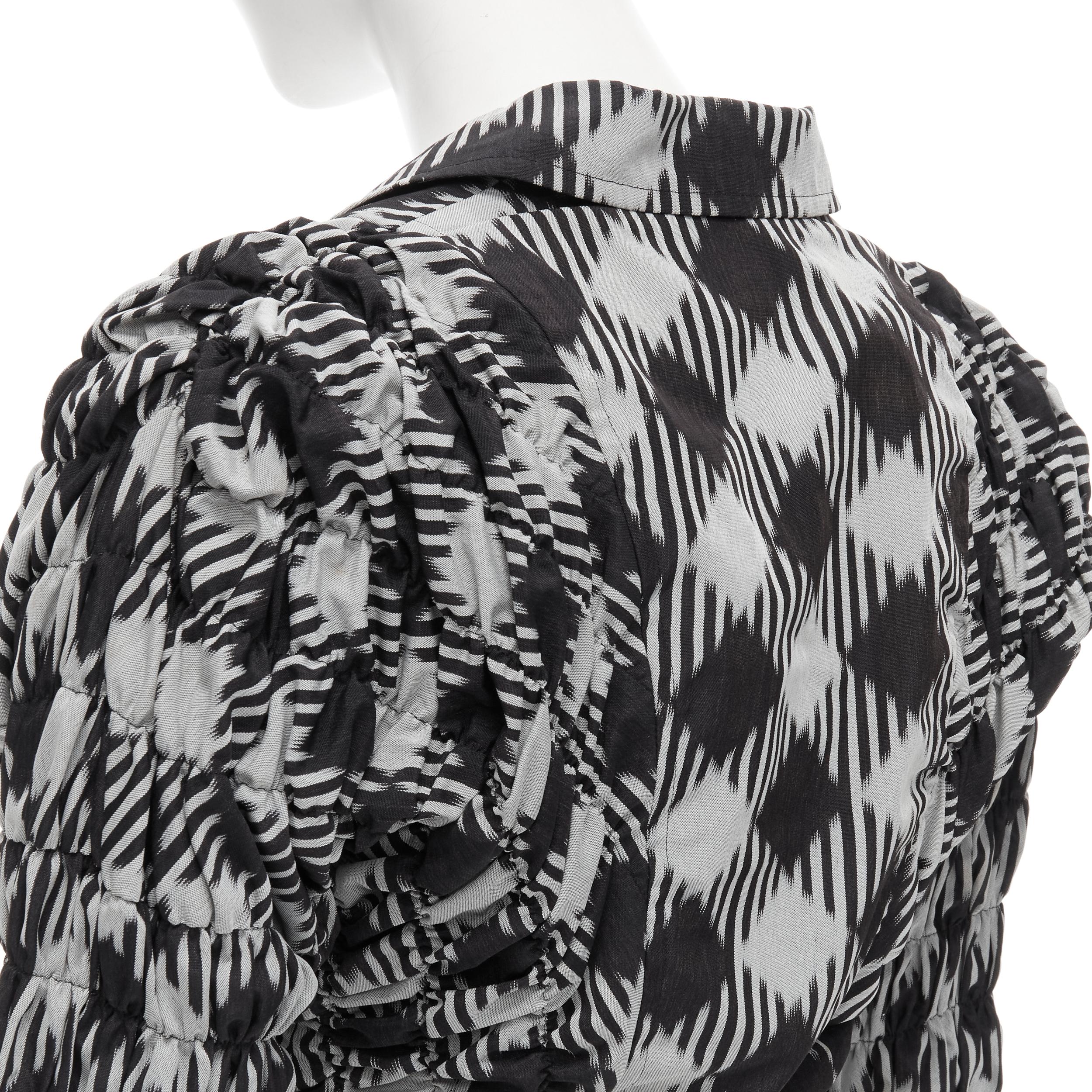vintage COMME DES GARCONS 1989 grey black houndstooth bundle blazer M 
Reference: CRTI/A00322 
Brand: Comme Des Garcons 
Designer: Rei Kawakubo
Collection: 1989 
Material: Cotton 
Color: Grey 
Pattern: Houndstooth 
Closure: Button Extra 
Detail: