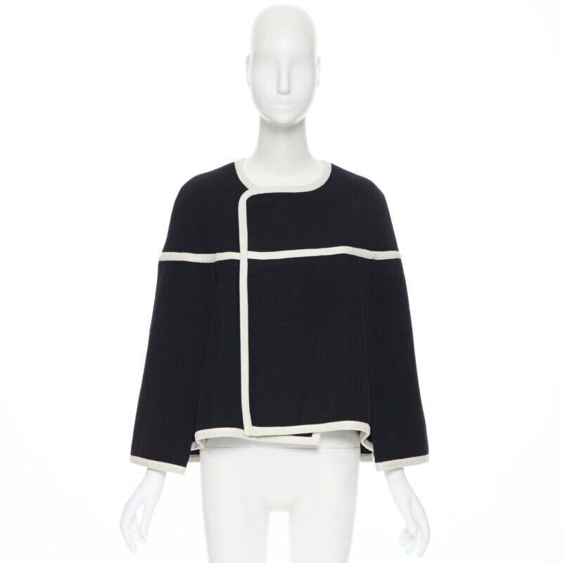 Nero vintage COMME DES GARCONS 1989 Runway nero bianco trimmato mantello poncho giacca M in vendita