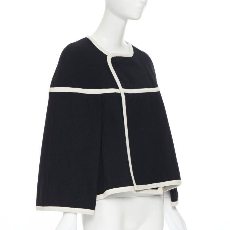 vintage COMME DES GARCONS 1989 Runway nero bianco trimmato mantello poncho giacca M In condizioni buone in vendita a Hong Kong, NT