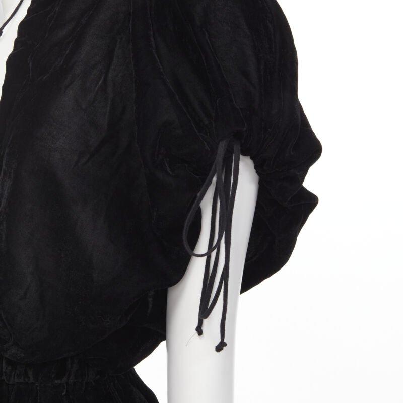 vintage COMME DES GARCONS 1990 black velvet drawstring sash knee length skirt M
Reference: CRTI/A00307
Brand: Comme Des Garcons
Designer: Rei Kawakubo
Collection: 1990
Material: Velvet
Color: Black
Pattern: Solid
Extra Details: Elasticated waist.