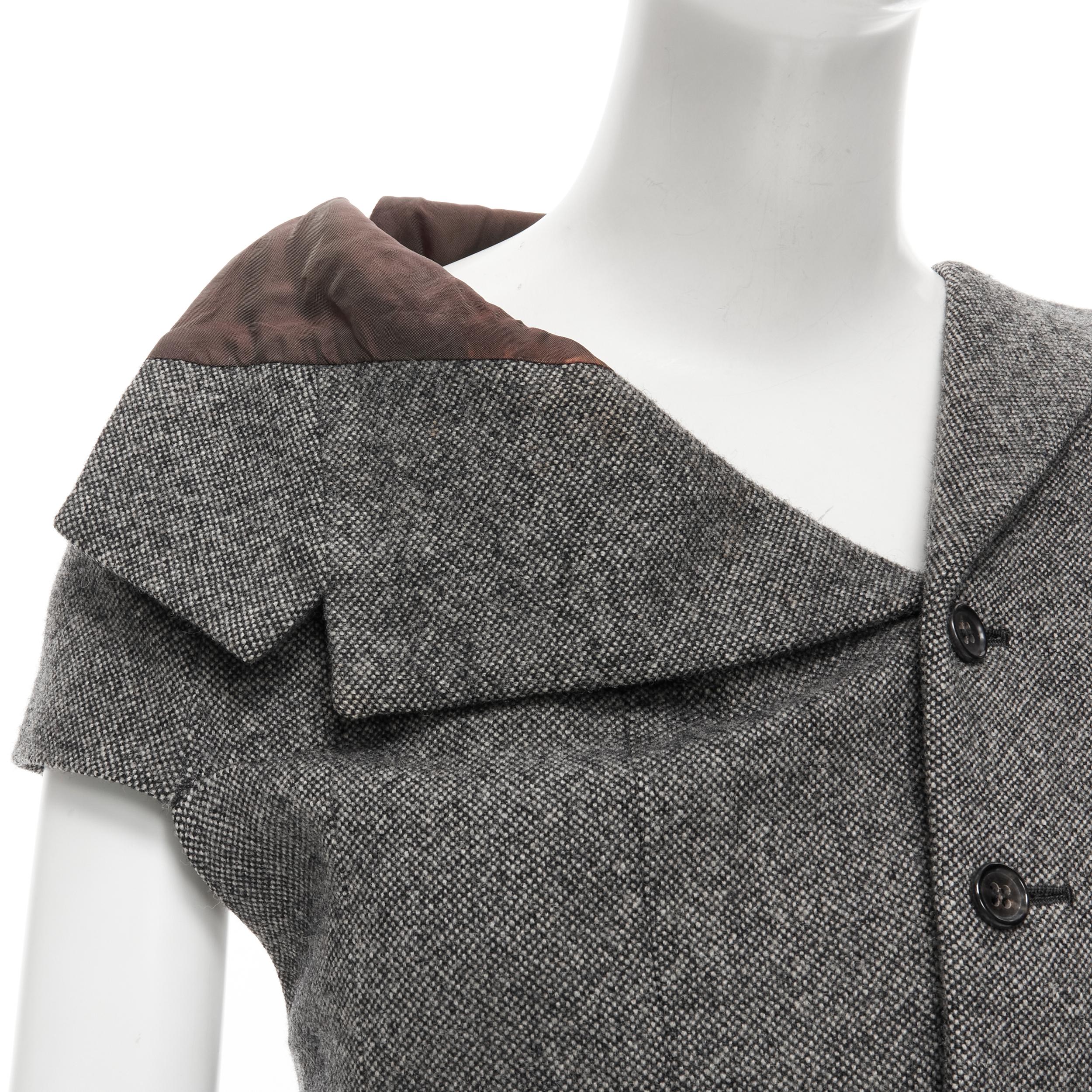 vintage COMME DES GARCONS 1993 tweed deconstructed patchwork asymmetric vest S 
Reference: CRTI/A00344 
Brand: Junya Watanabe 
Designer: Junya Watanabe 
Collection: 1993 
Material: Wool 
Color: Grey 
Pattern: Solid 
Closure: Button 
Made in: Japan