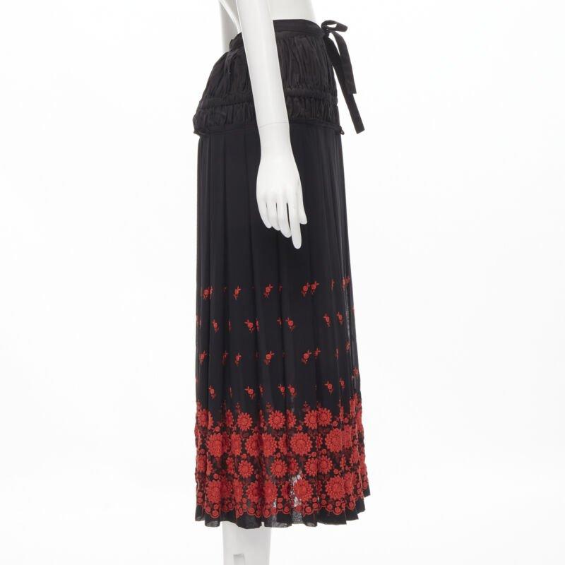 vintage COMME DES GARCONS 2001 black red floral embroidered peplum crin skirt M In Excellent Condition For Sale In Hong Kong, NT