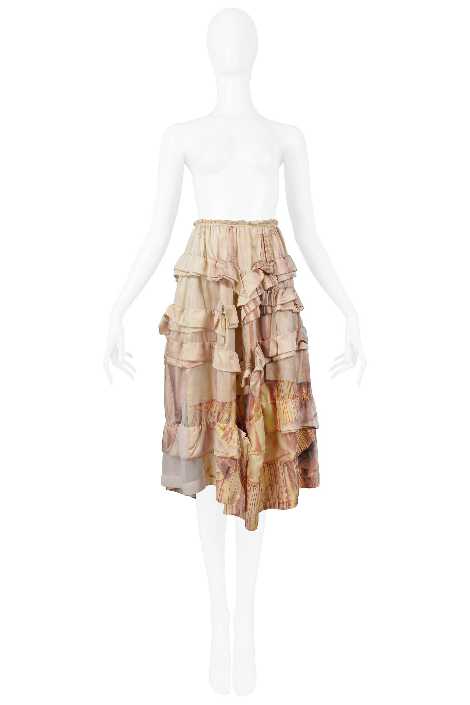 Vintage Comme des Garcons ivory satin tiered ruffle skirt with trompe l'oeil print and asymmetric hem. Broken Bride collection AW 2005.

Excellent Vintage Condition.

Size Small