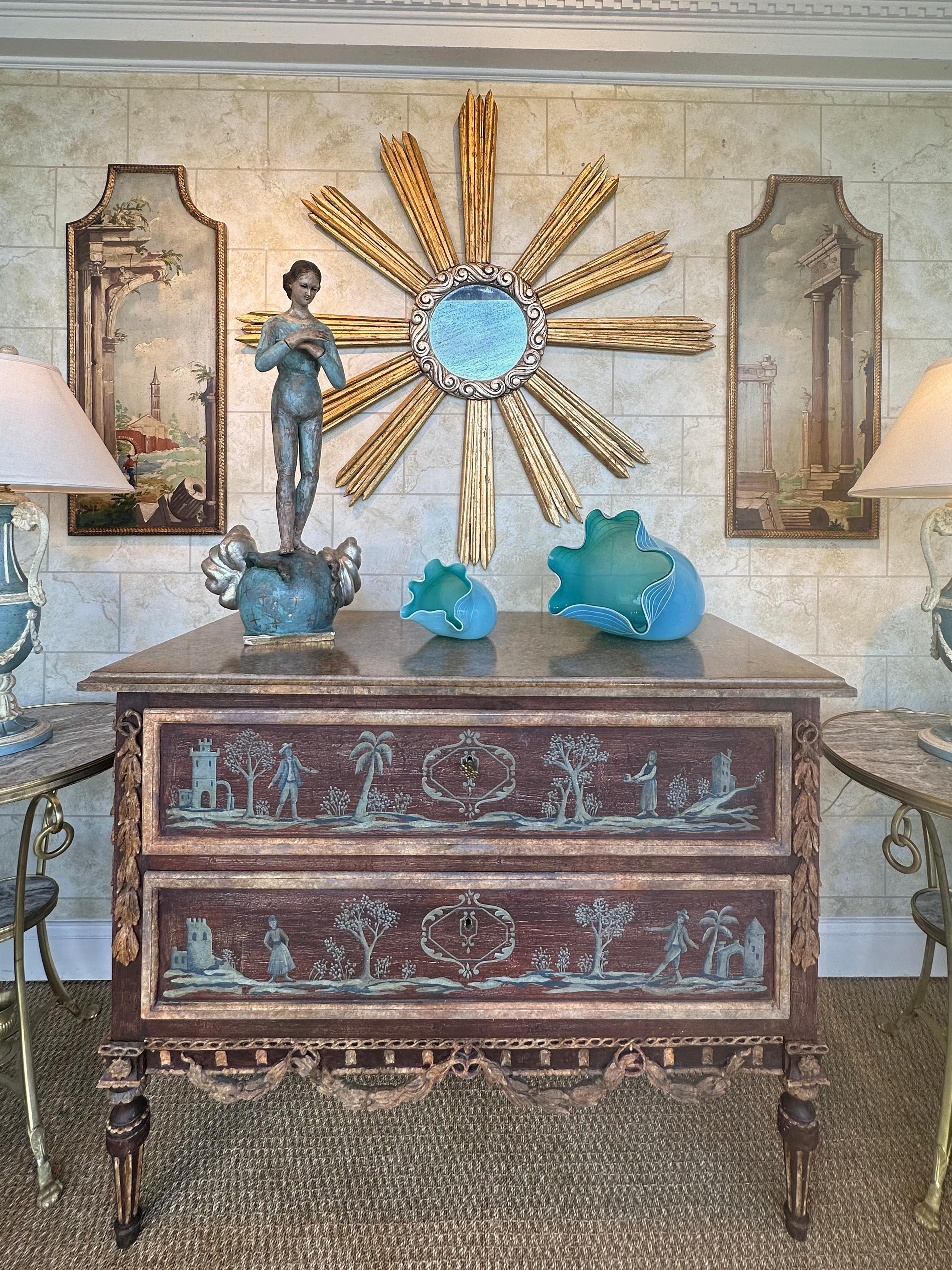 Commode Vintage avec scènes peintes à la main et festons de feuillage en vente 4