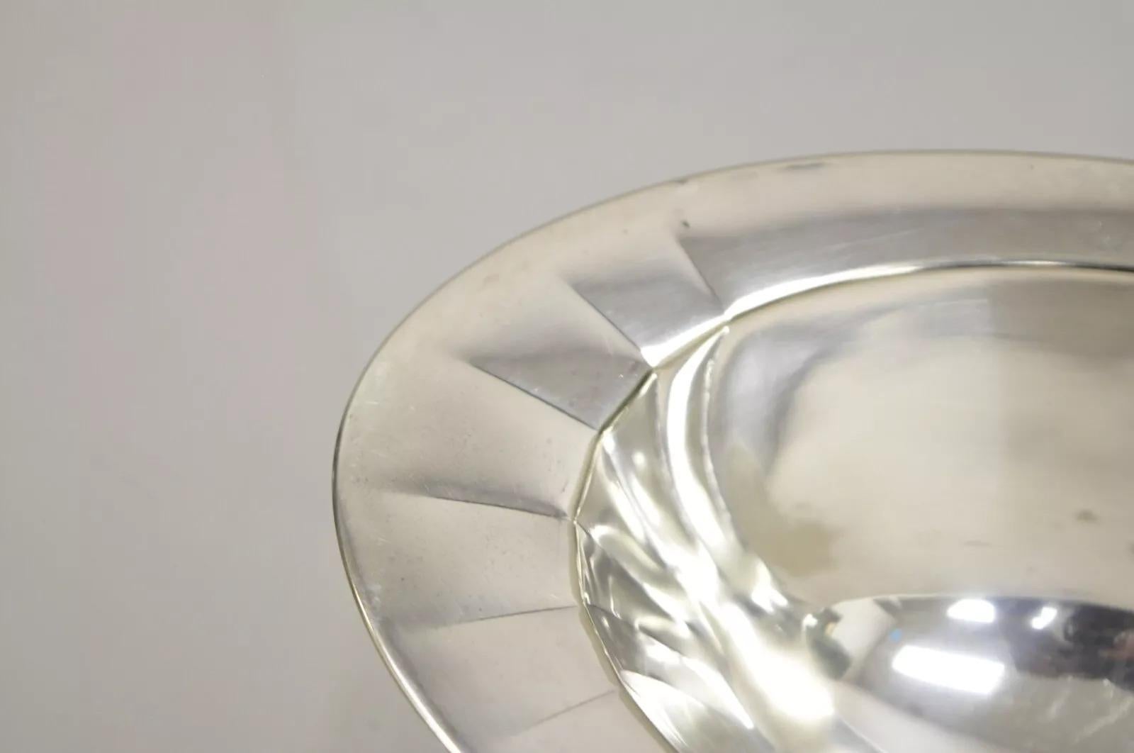 Vintage Community Plate 6987 Small Oval Silver Plated Nut Dish Bowl In Good Condition For Sale In Philadelphia, PA