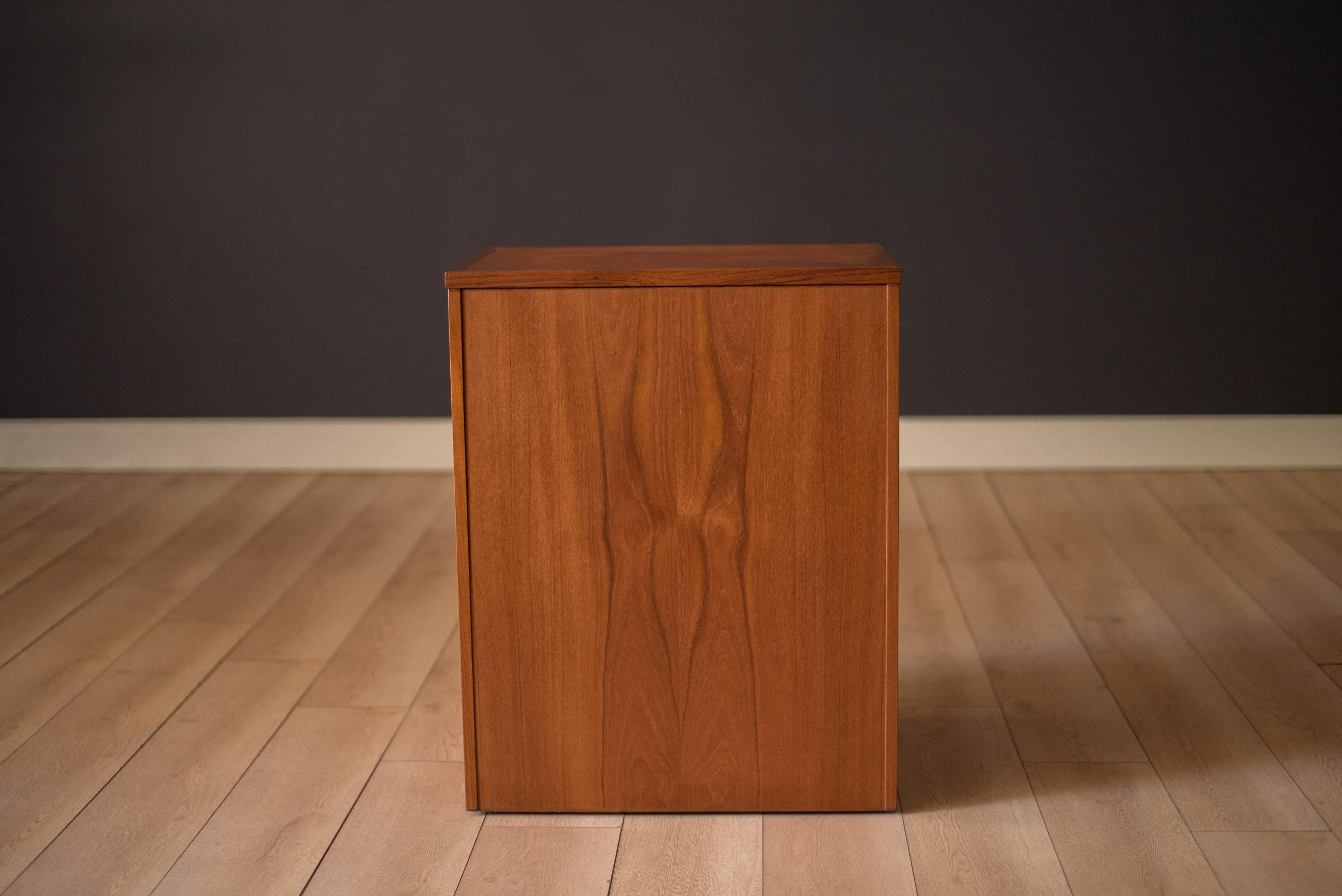 Mobile bar vintage compatto in teak danese espandibile di Dyrlund in vendita 10