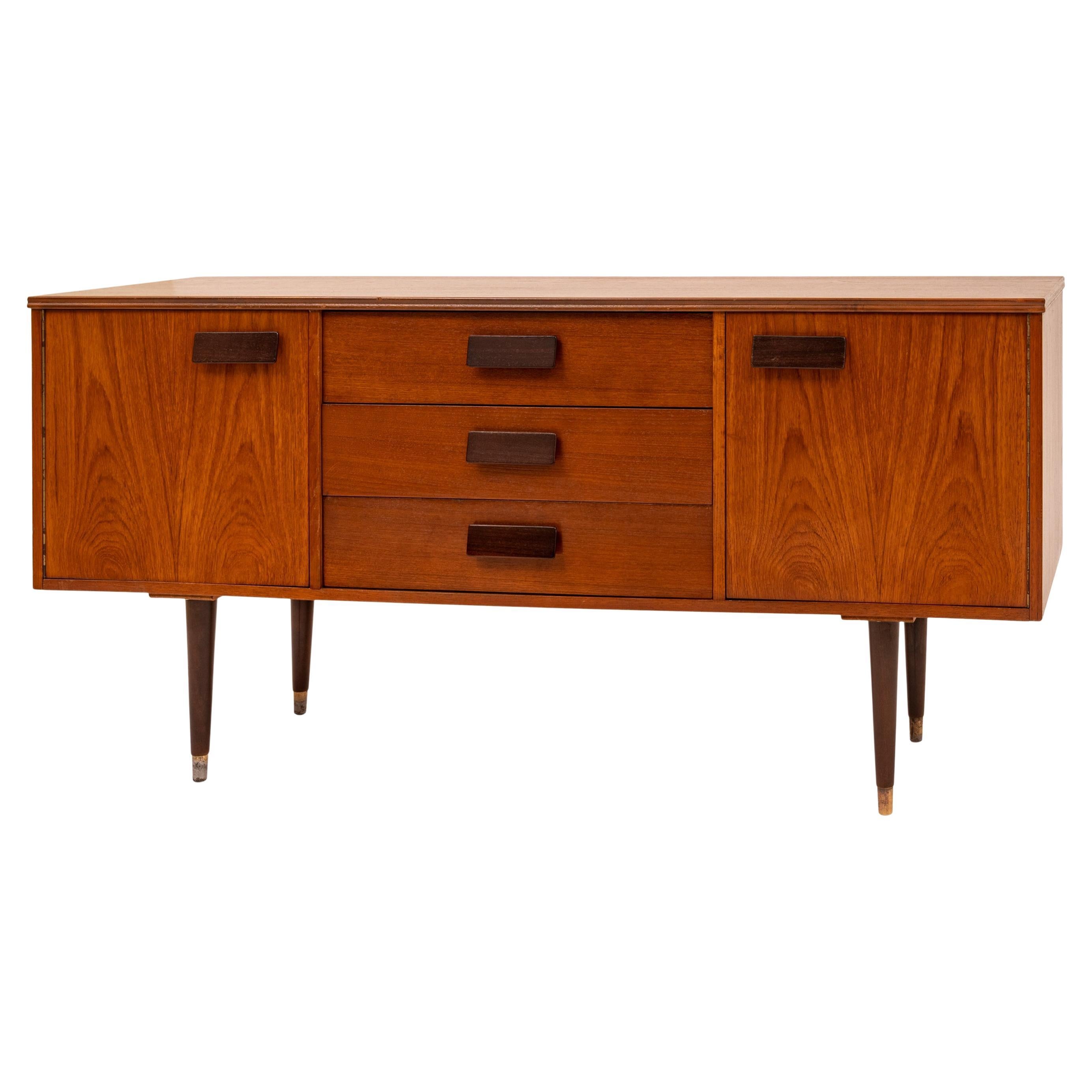 Vintage Compact Mid-Century Modern Mcm Danish Teak Credenza Sideboard 1960 In Good Condition In Portland, OR