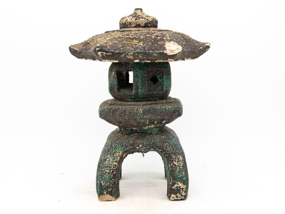Milieu du XXe siècle Lanterne pagode Yukimi vintage en pierre composite, années 1960 en vente
