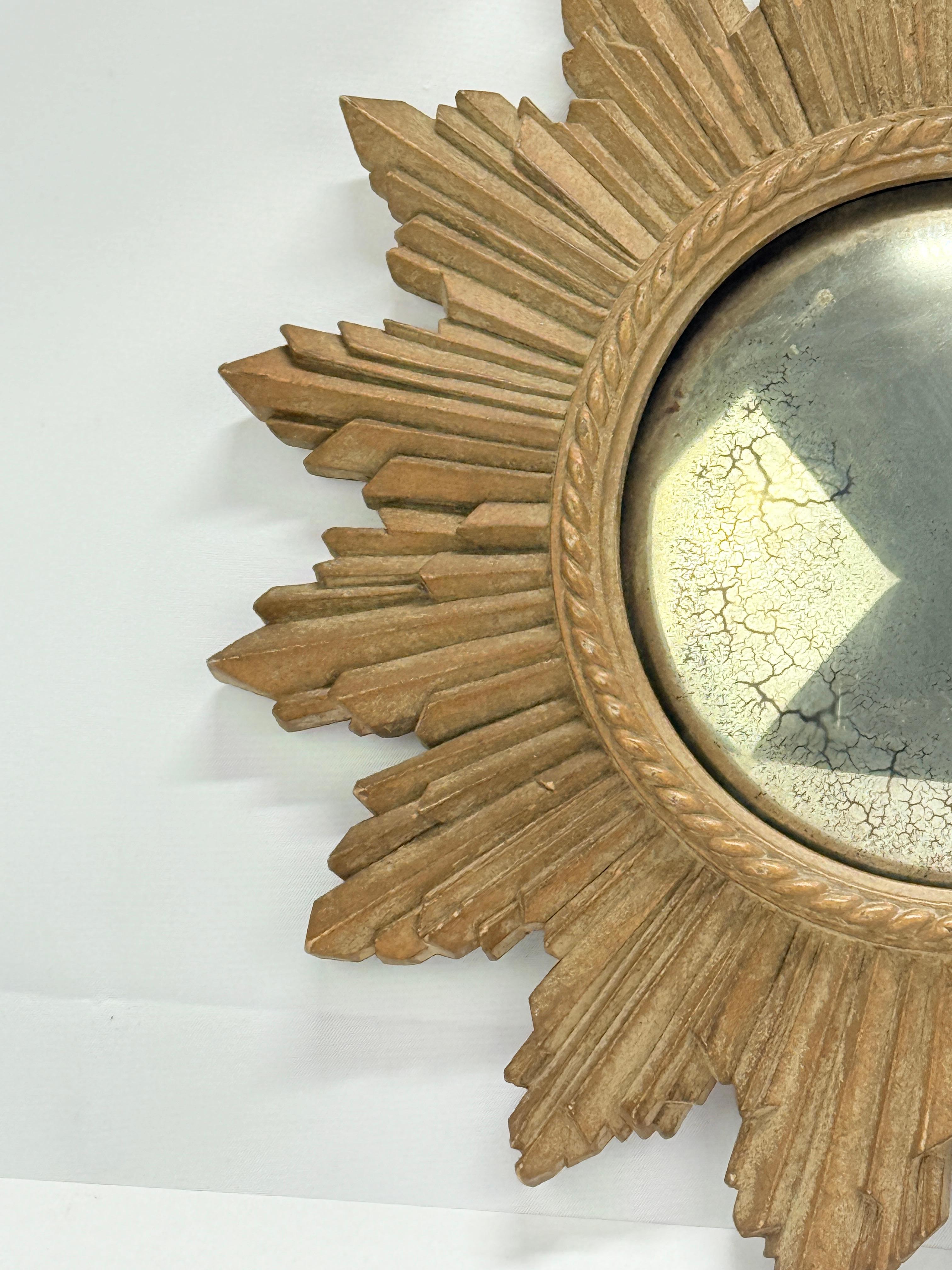 Espejo de Composición Vintage Sunburst con Placa Convexa Desgastada Moderno de mediados de siglo en venta