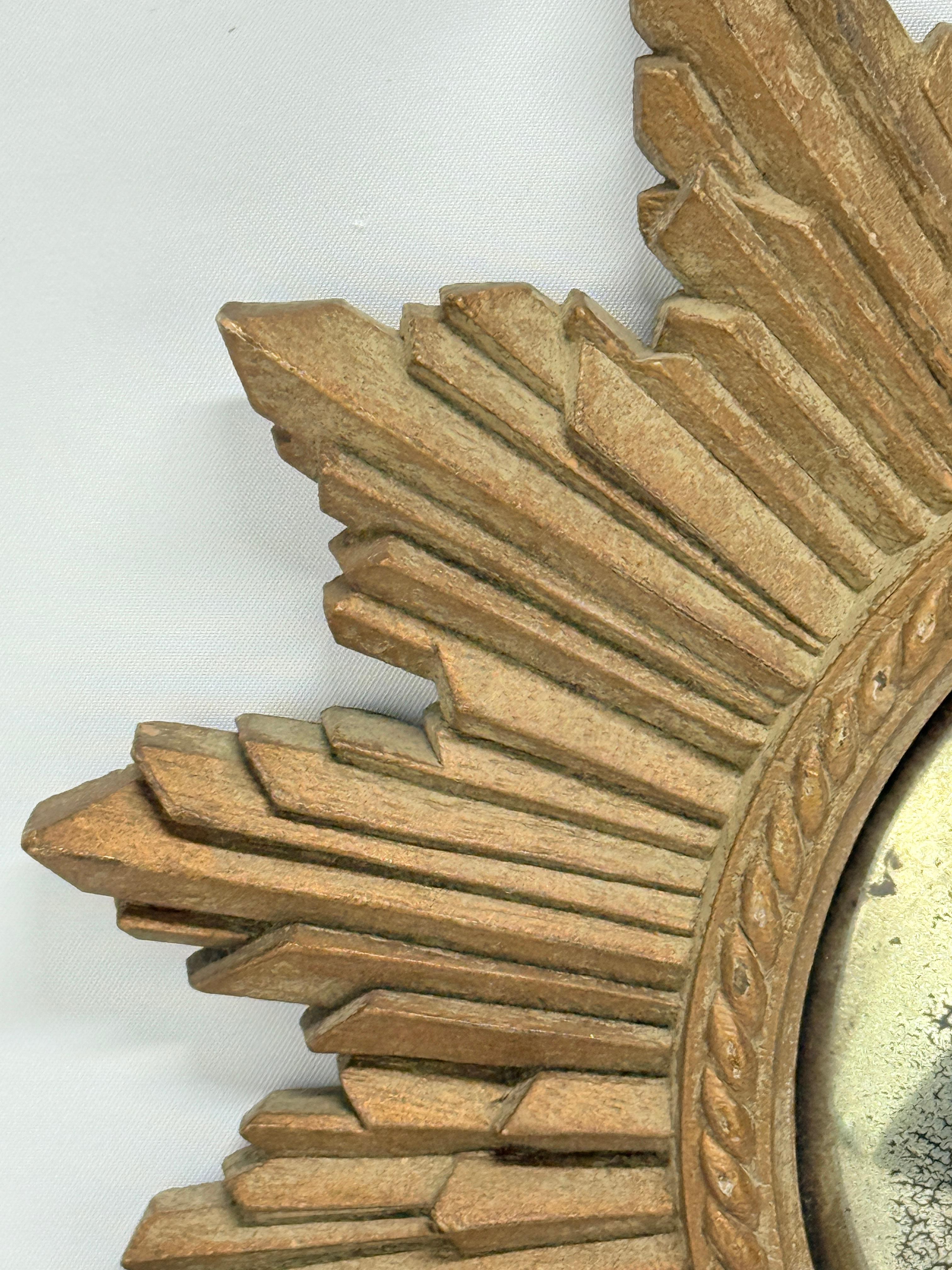 Espejo de Composición Vintage Sunburst con Placa Convexa Desgastada Italiano en venta