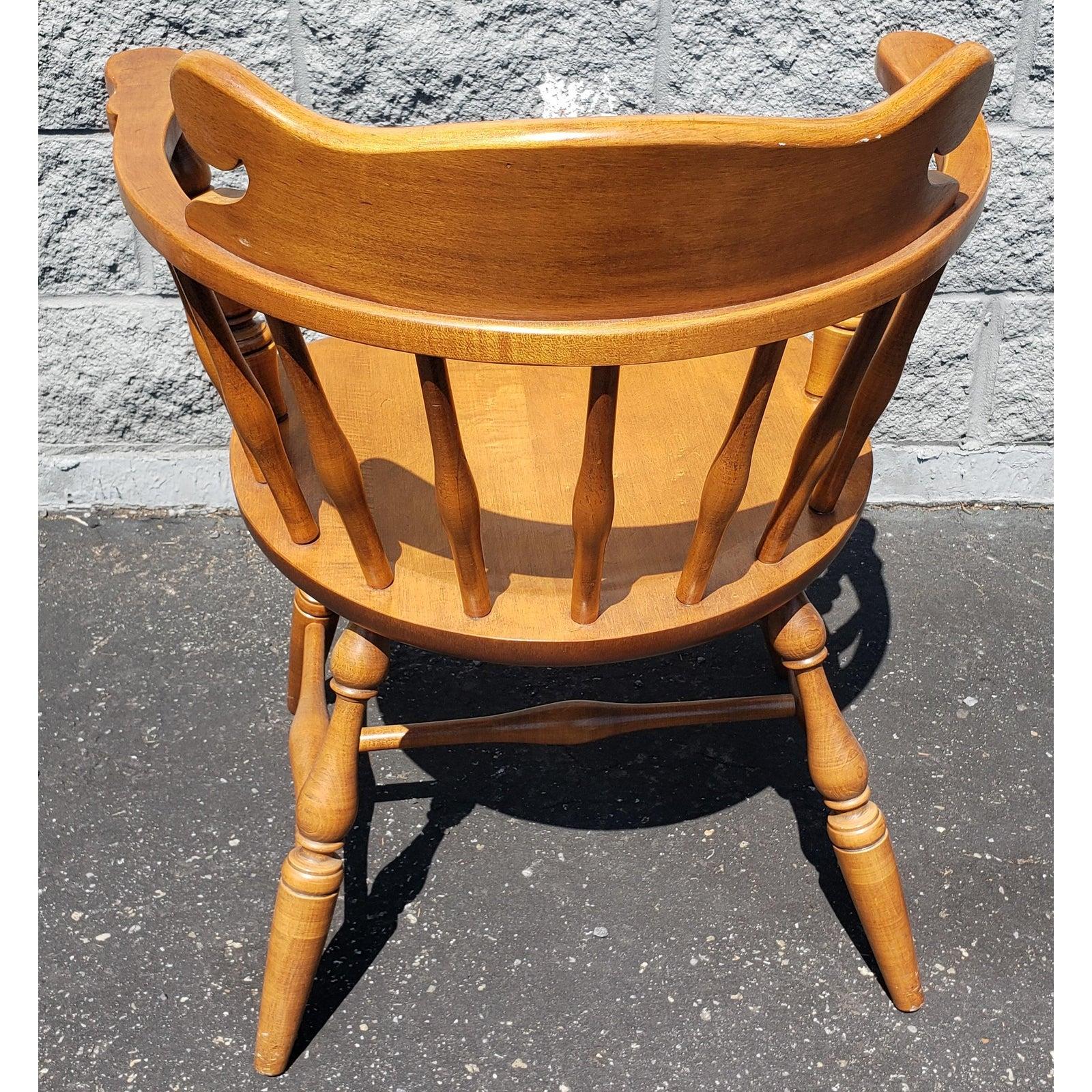 American Classical Vintage Conant Ball Low Back Bow Back Maple Windsor Spindle Chair For Sale