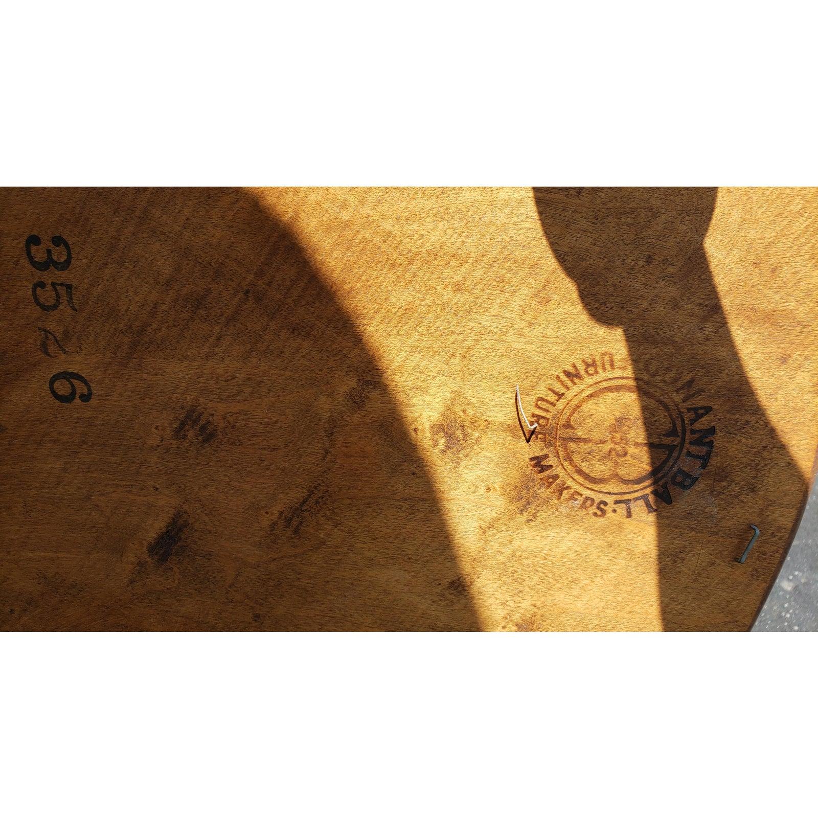 Conant Ball Windsor Spindelstuhl mit niedriger Rückenlehne aus Ahornholz mit Schleife hinten (Ende des 20. Jahrhunderts) im Angebot