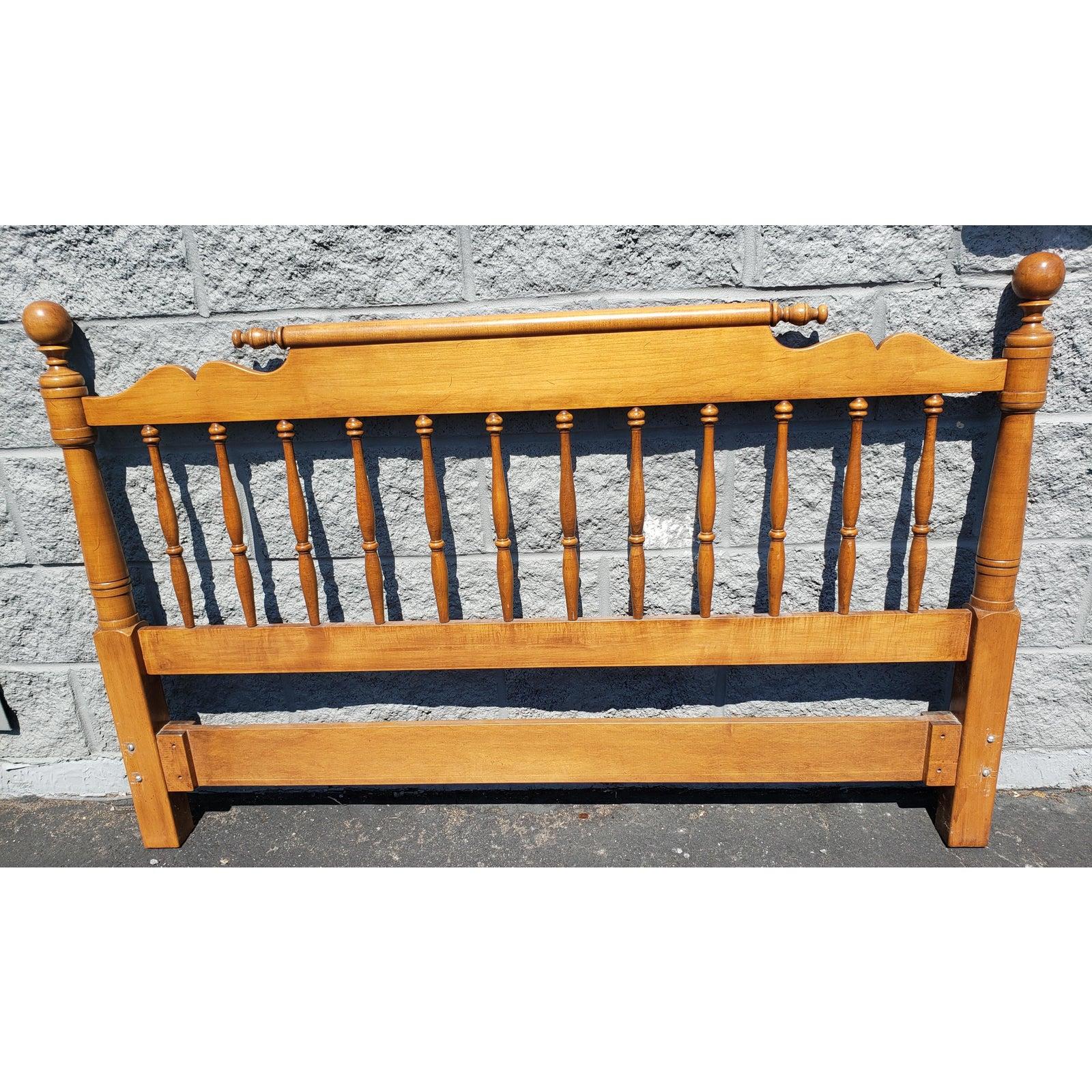Vintage Conant Ball Maple Spindle Queen Size Headboard In Good Condition In Germantown, MD