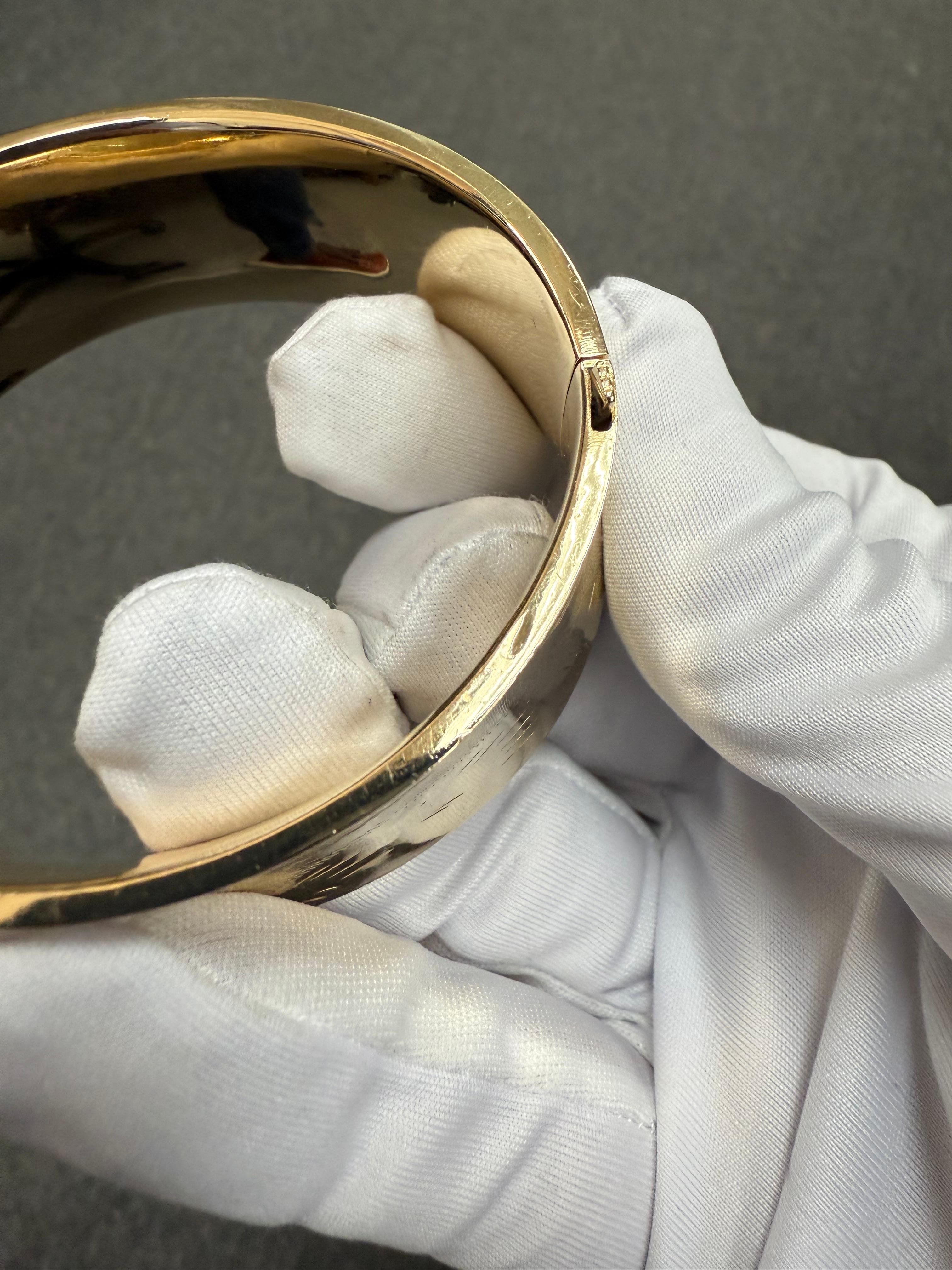 Vintage Concave Very Wide Engraved 14k Yellow Gold Bangle Bracelet en vente 6