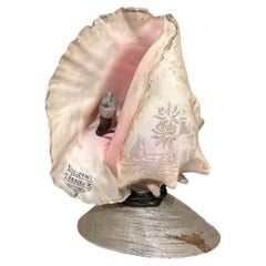 Vintage Conch Shell Table Lamp, souvenir from Veracruz Etched Coastal Scene