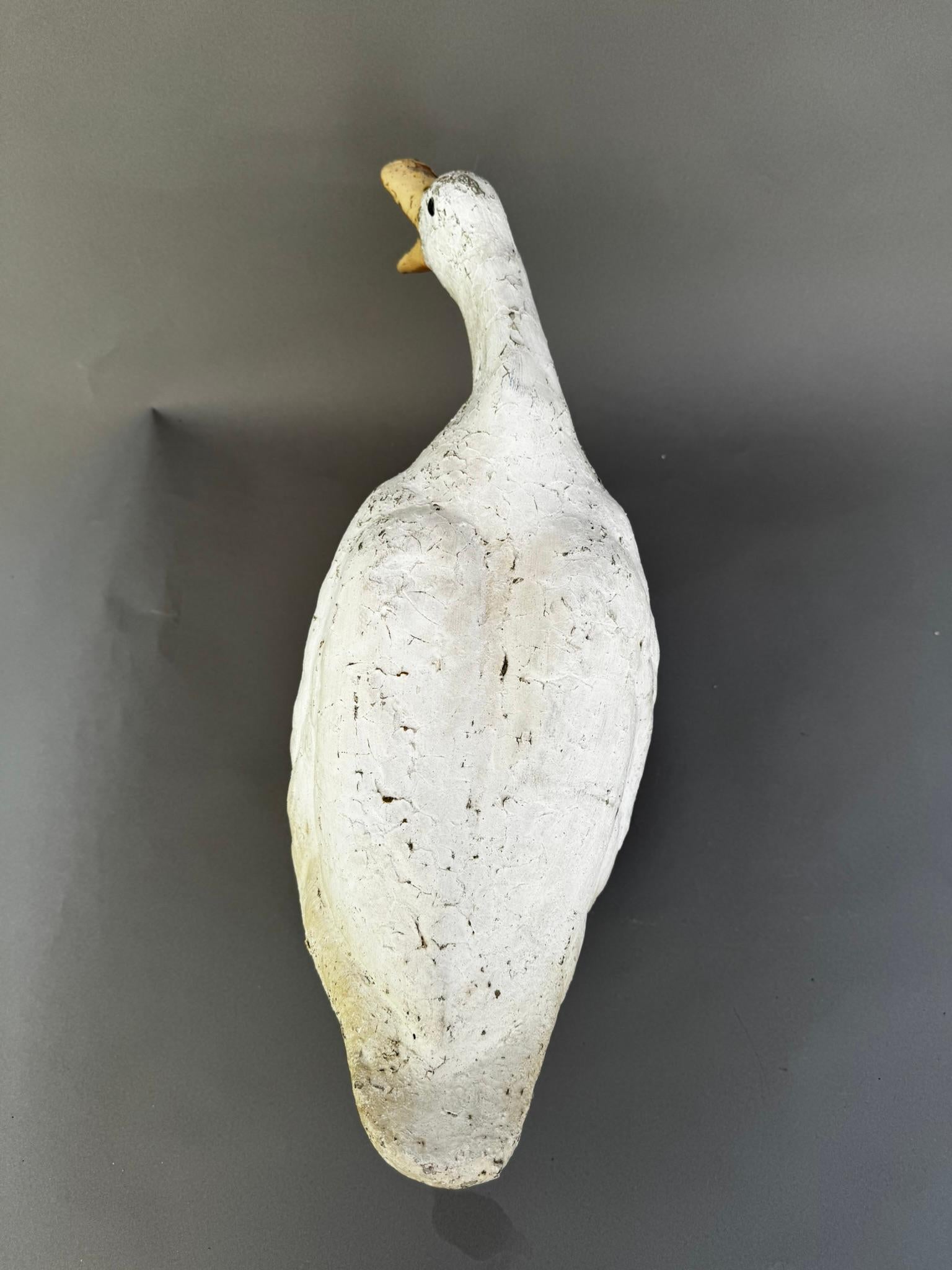 Fermaporta d'epoca in cemento - Scultura dipinta a mano di un'oca che gracchia In condizioni buone in vendita a West Hollywood, CA