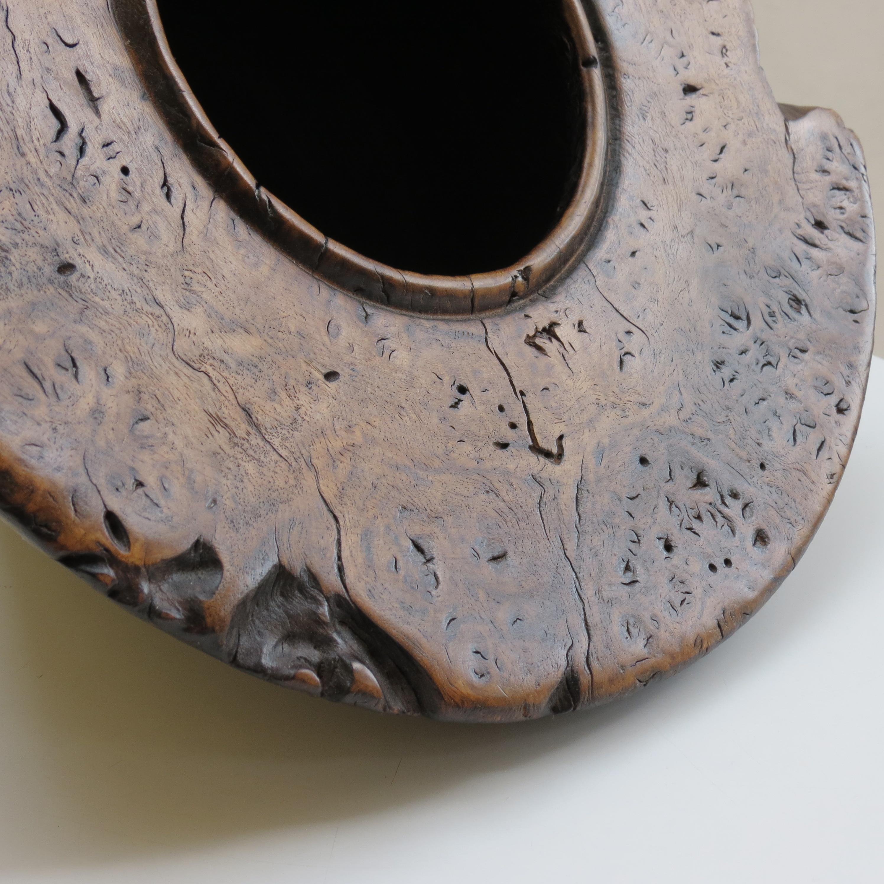 Sculptural pot, hand produced in burr oak by Mike Scott 'Chai'. from the 1990s. Conical shape, cleverly hand-turned. The wood has been scorched black on both the inside and the outside of the pot to give a wonderful color and contrast to the