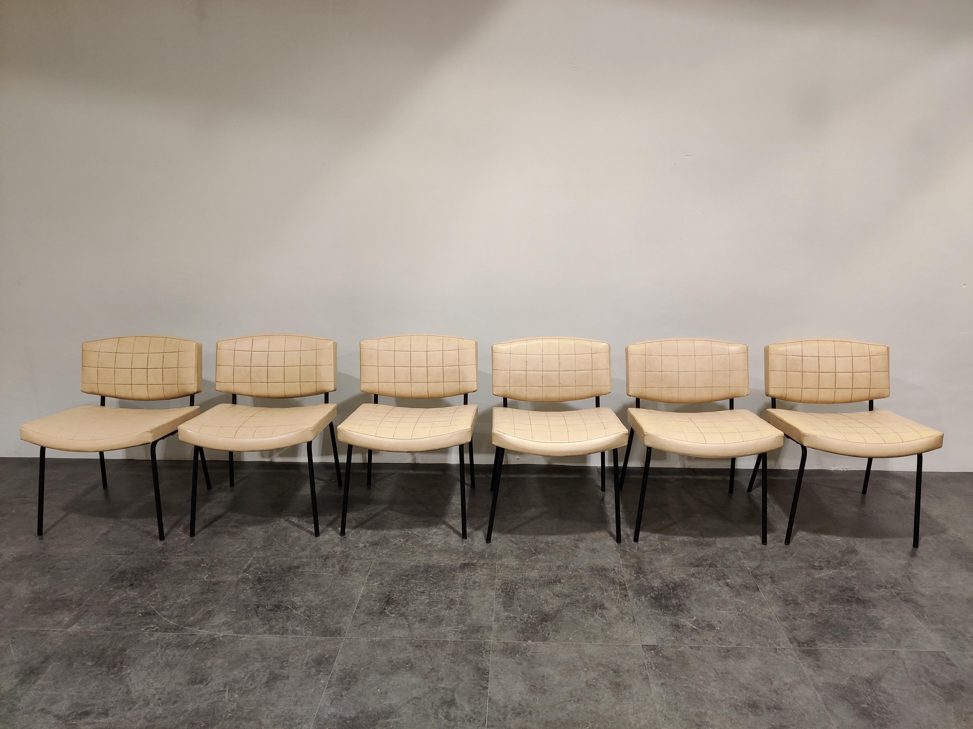 Set of 6 Mid-Century Modern 'conseil' chairs designed by Pierre Guariche for Meurop.

The chairs have a black lacquered frame and are upholstered in white leatherette or skai. (original upholstery)

The chairs are in good condition, with minor