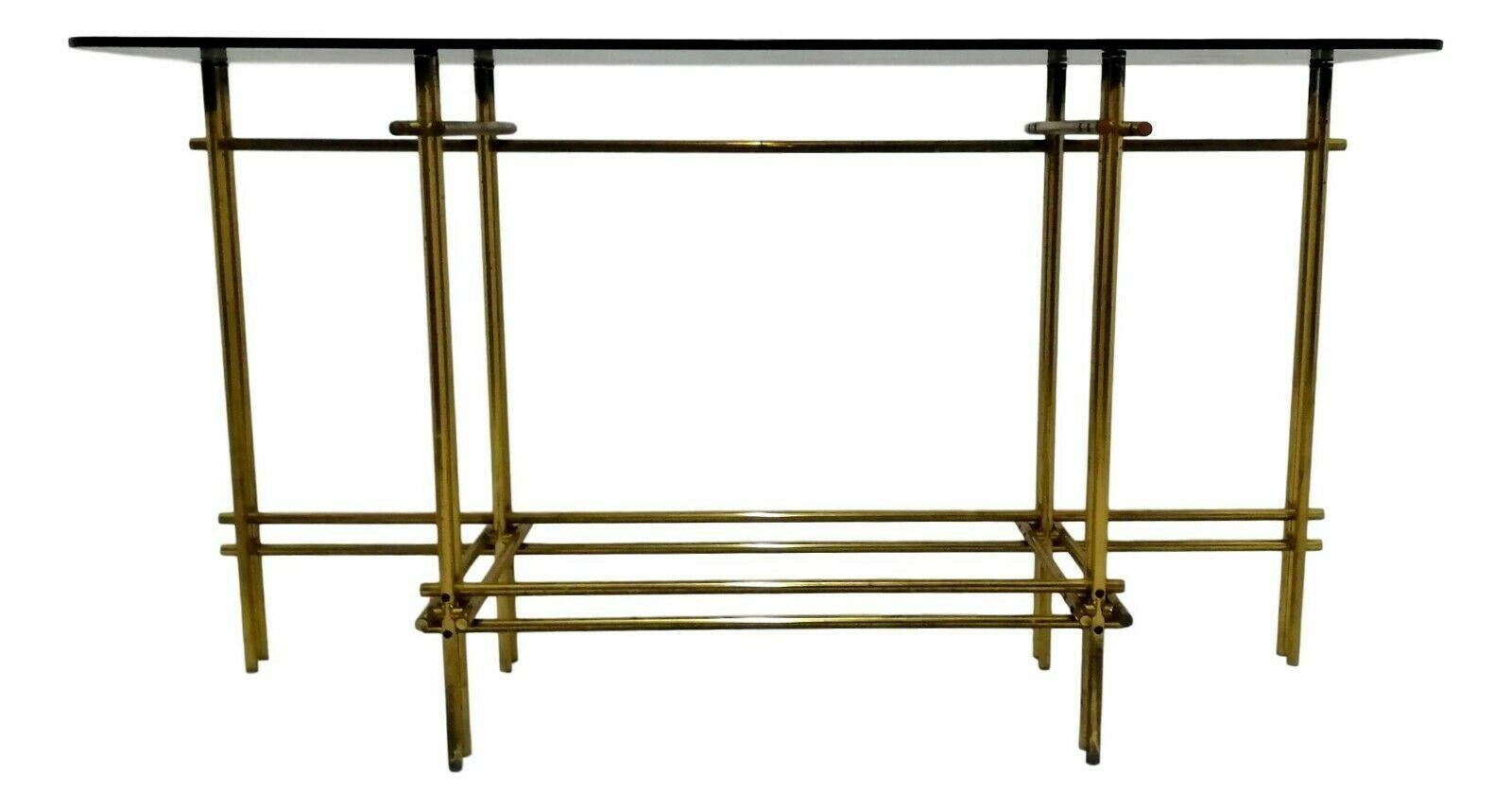 consola de latón de los años 70, de tubo de latón pulido 

mide 130 cm de longitud, aproximadamente 70 cm de altura y 35 cm de profundidad

muy buenas condiciones de almacenamiento, como se muestra en las fotos

el cristal no está incluido en la