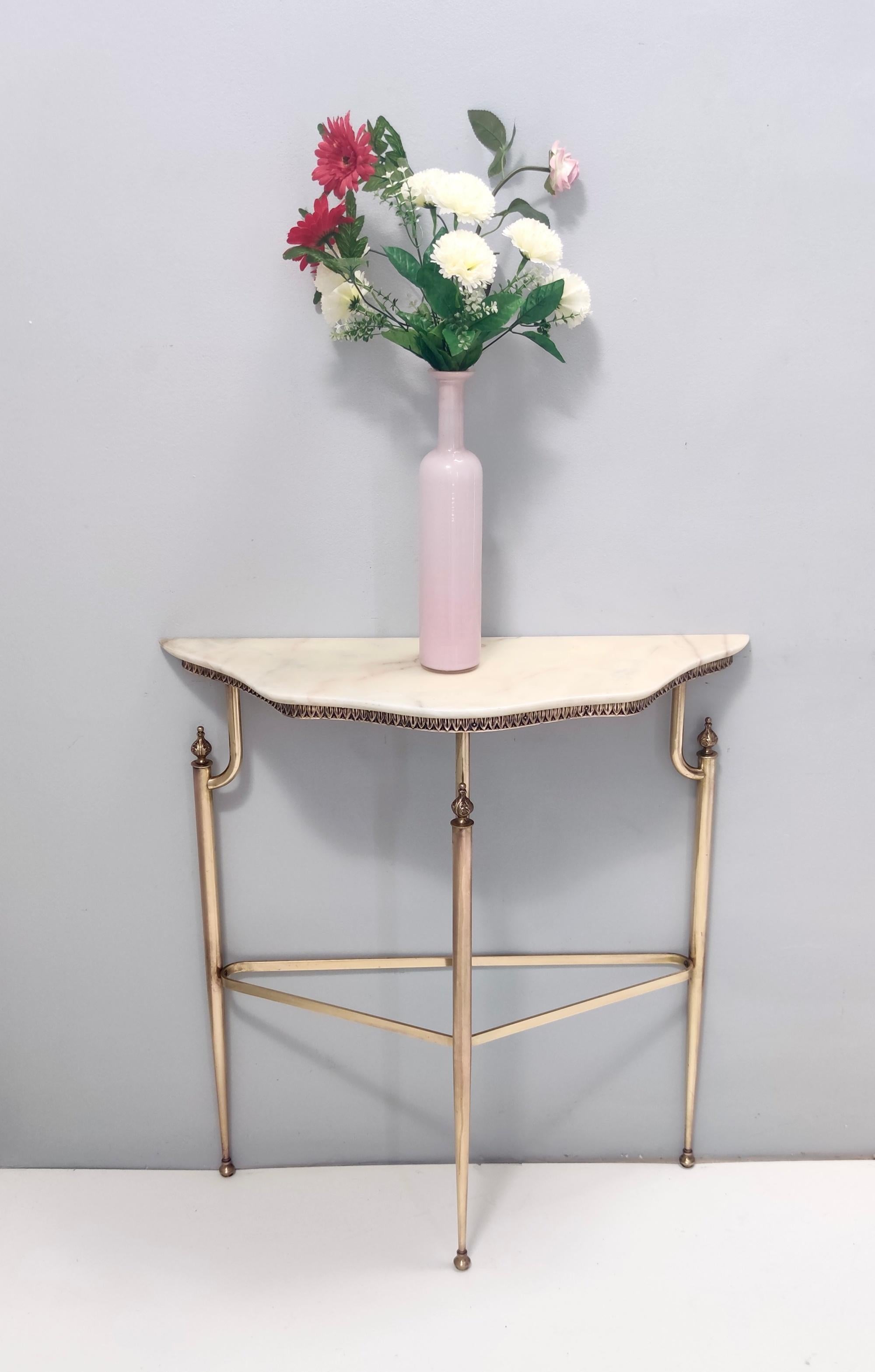 Made in Italy, 1950s - 1960s.
This console table features a Portuguese pink marble top and a brass frame. 
It is a vintage item, therefore it might show slight traces of use, but it can be considered as in excellent original condition and ready to