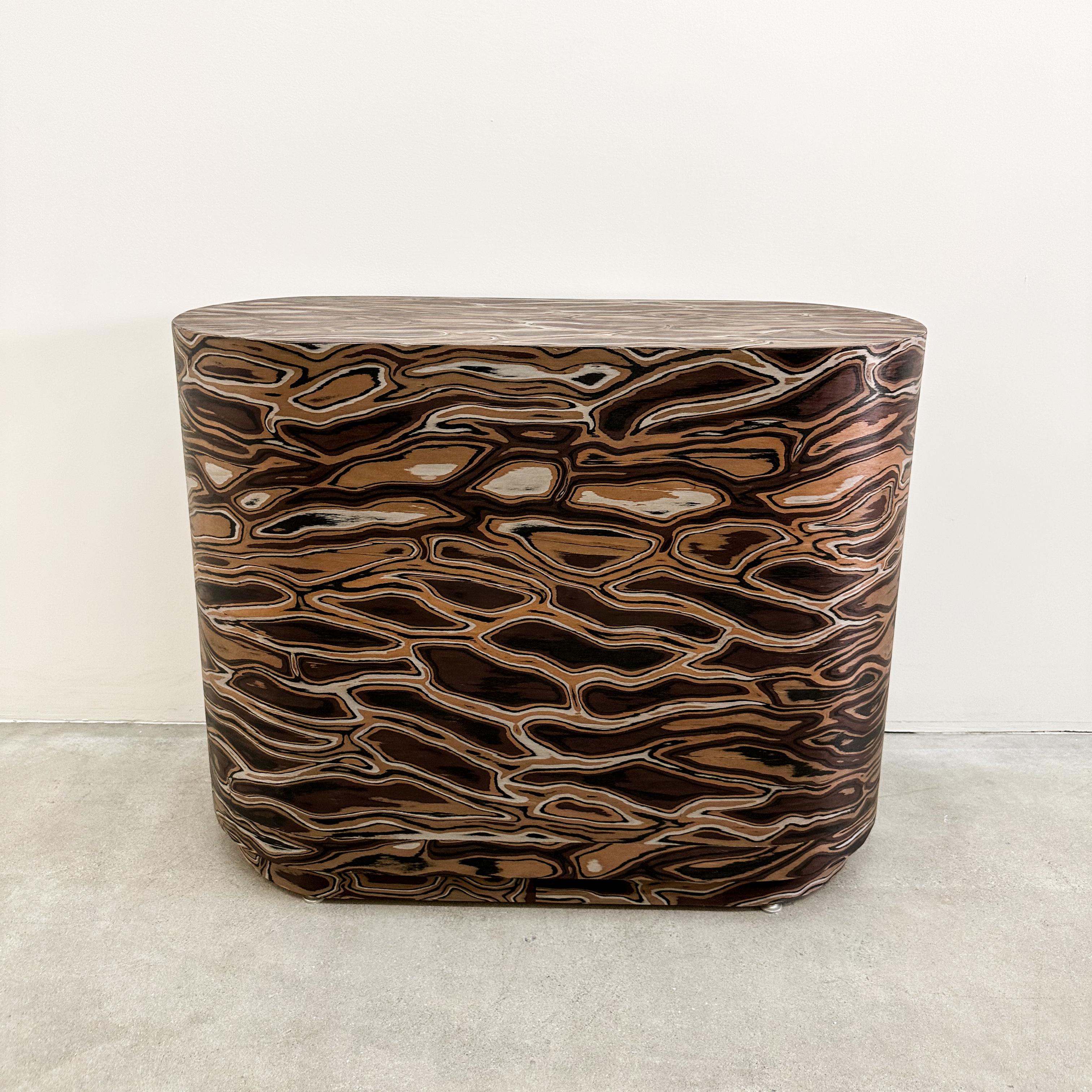 Modernistischer Konsolentisch im Vintage-Stil  Skulpturale Holz-Anrichte  MCM 70er Jahre (Unbekannt) im Angebot