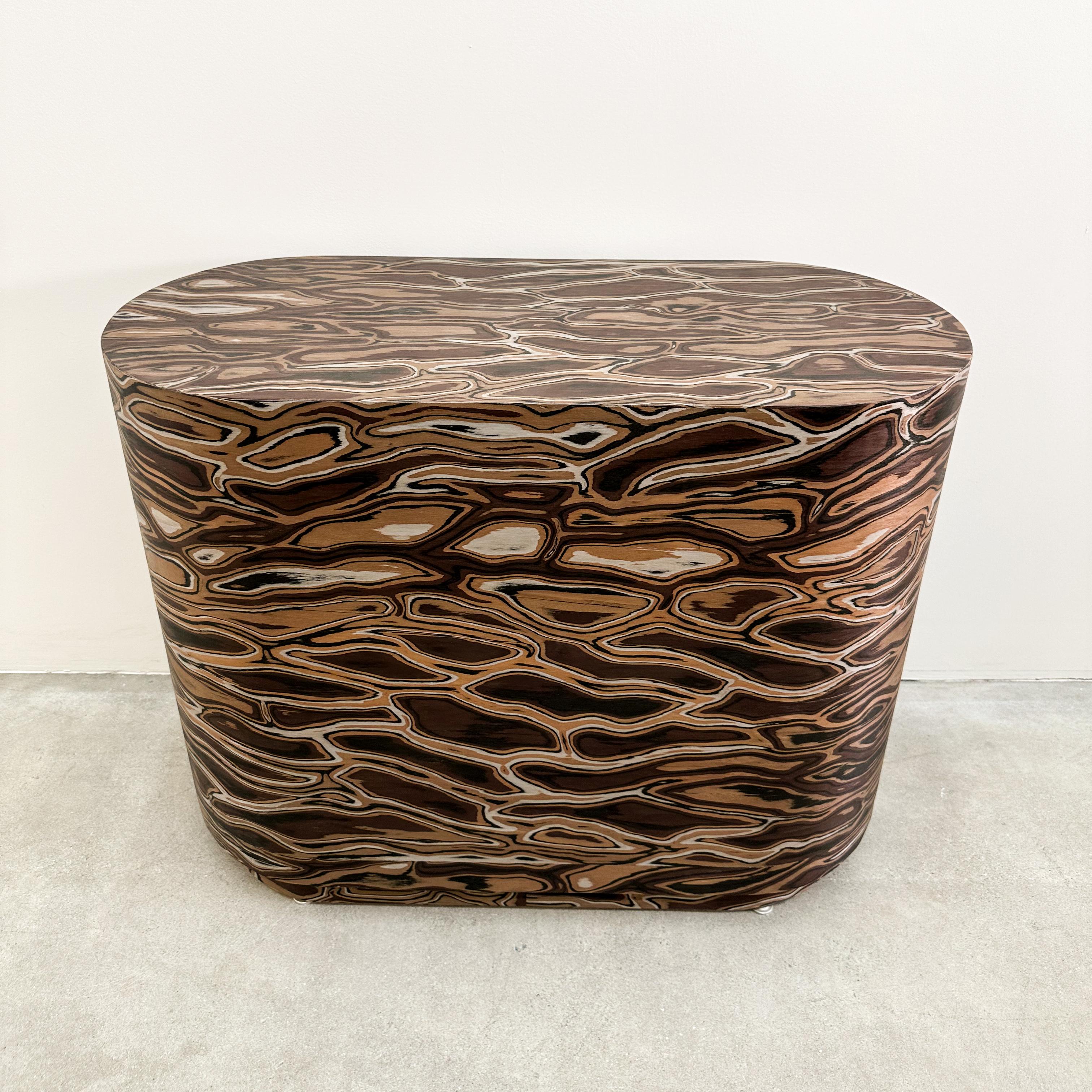 Modernistischer Konsolentisch im Vintage-Stil  Skulpturale Holz-Anrichte  MCM 70er Jahre (Furnier) im Angebot