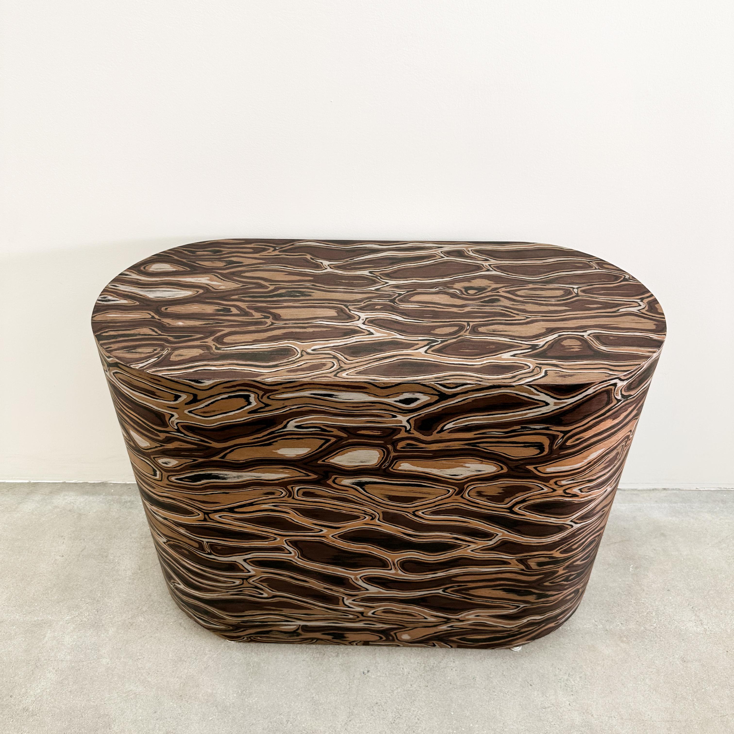 Modernistischer Konsolentisch im Vintage-Stil  Skulpturale Holz-Anrichte  MCM 70er Jahre (Ende des 20. Jahrhunderts) im Angebot