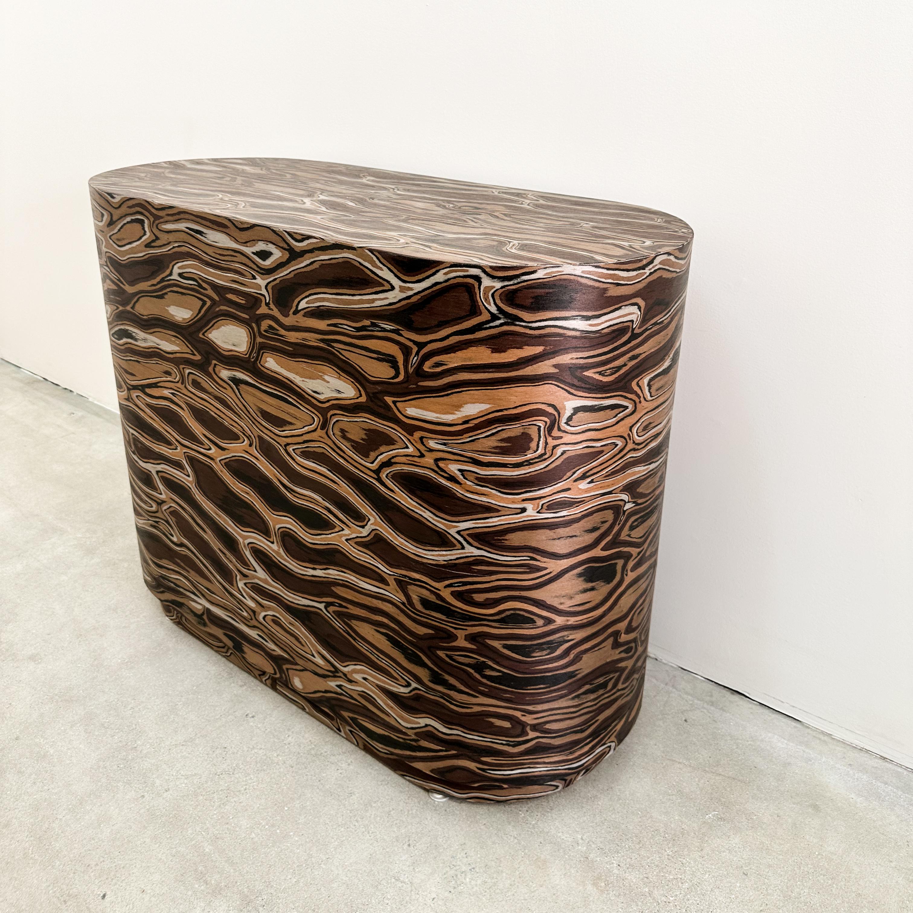 Modernistischer Konsolentisch im Vintage-Stil  Skulpturale Holz-Anrichte  MCM 70er Jahre im Angebot 2