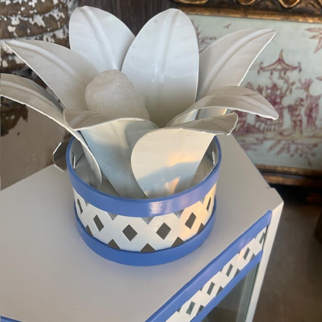 Vintage Contemporary Coleen “Sarafina” Sconce In Good Condition For Sale In west palm beach, FL