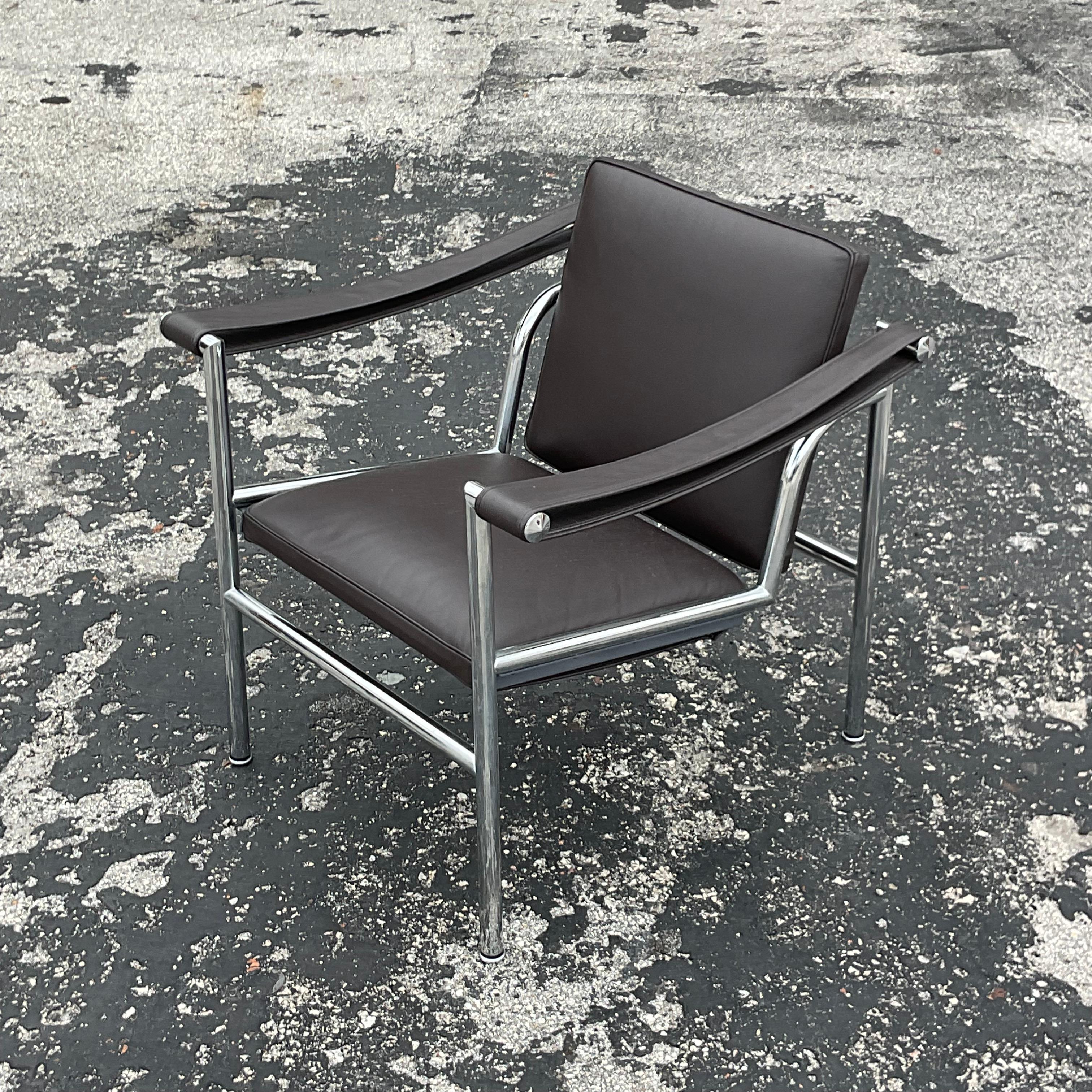Vintage Contemporary Corbusier for Cassina Lc1 Leather and Chrome Lounge Chair For Sale 1