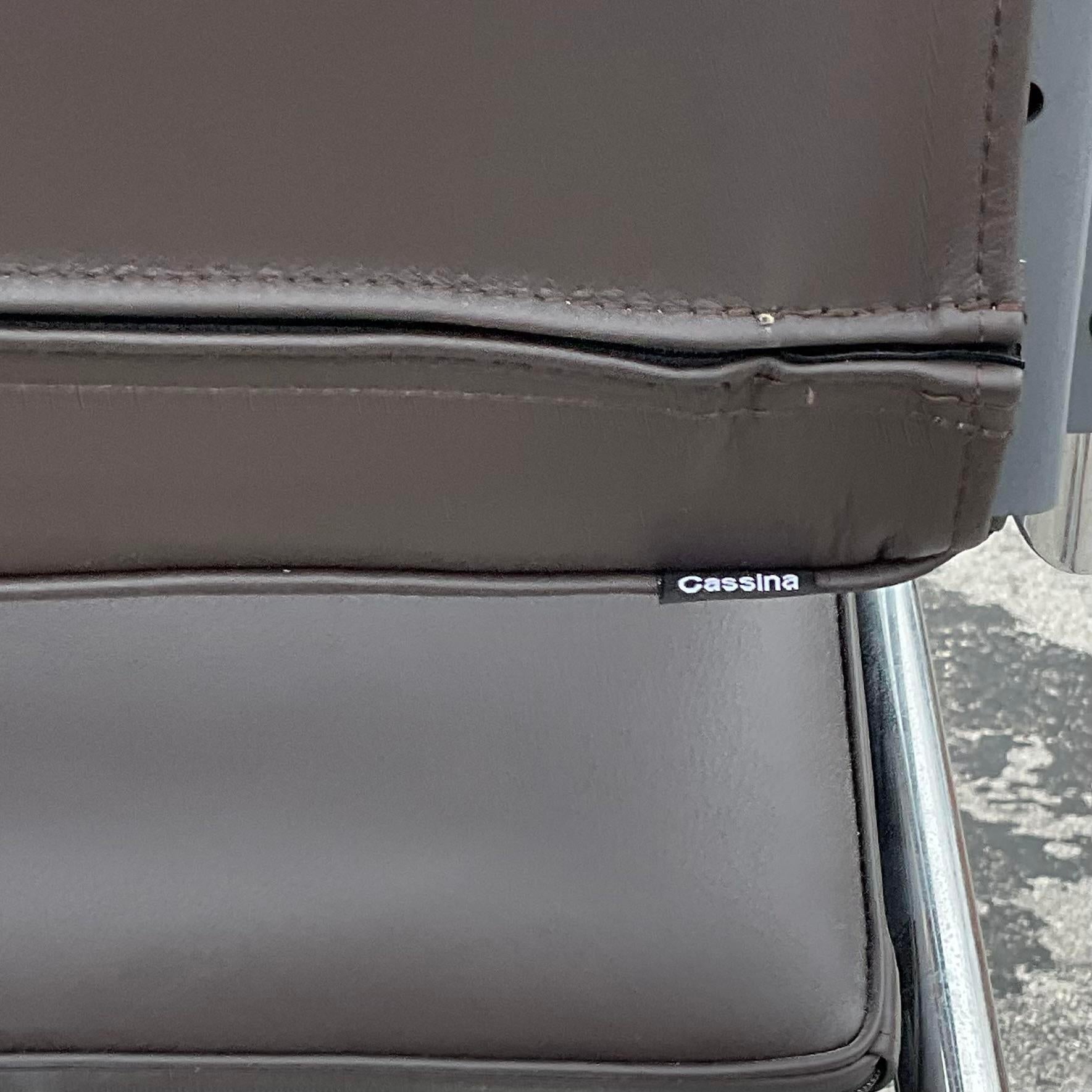 Cuir Chaise longue vintage contemporaine Corbusier pour Cassina Lc1 en cuir et chrome en vente