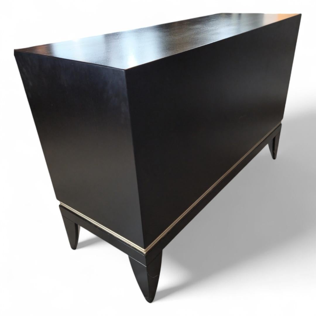 Credenza Contemporánea Vintage de Estilo Deco en Madera Ebonizada con 2 Puertas con Espejo de Artma en Bueno estado para la venta en Chicago, IL