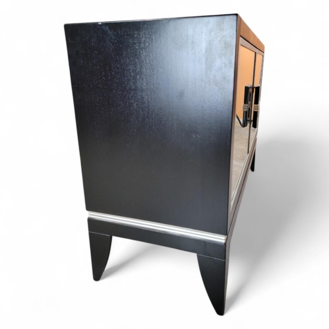 Credenza Contemporánea Vintage de Estilo Deco en Madera Ebonizada con 2 Puertas con Espejo de Artma en venta 1