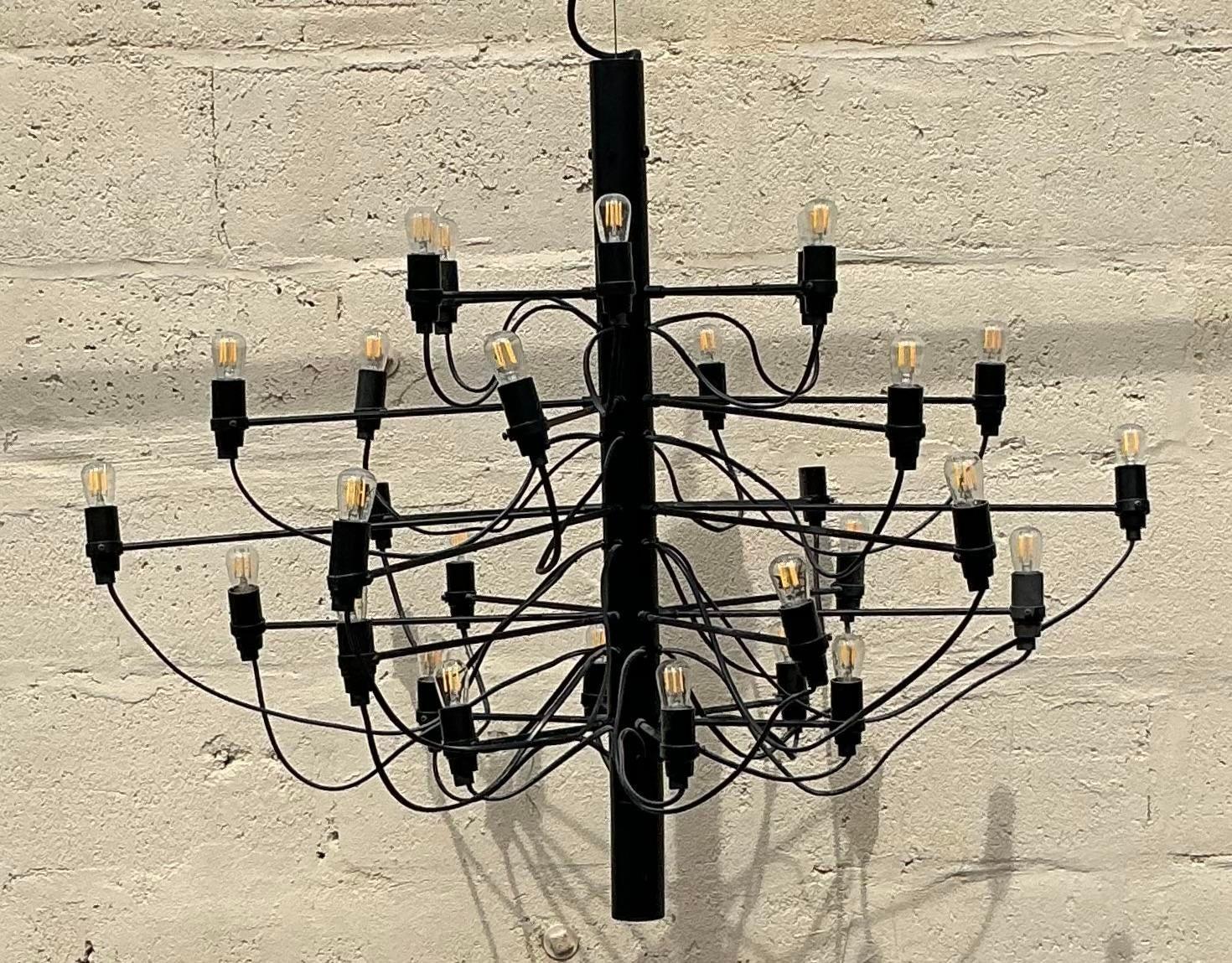 Metallo Lampadario vintage contemporary di Flos in vendita