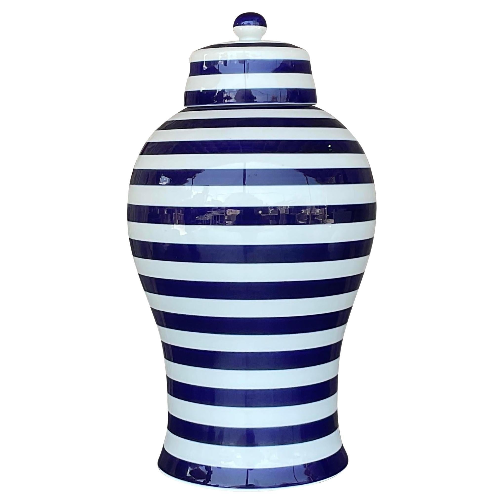 Vintage Contemporary Glazed Ceramic Striped Ginger Jar (Pot à gingembre rayé en céramique émaillée) en vente