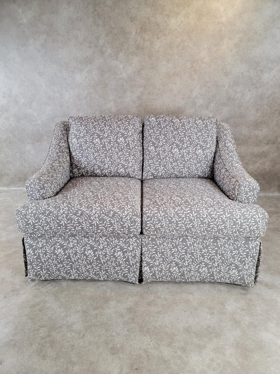 Vintage Contemporary Gray Leaf Print Stoff gepolstert Loveseat

