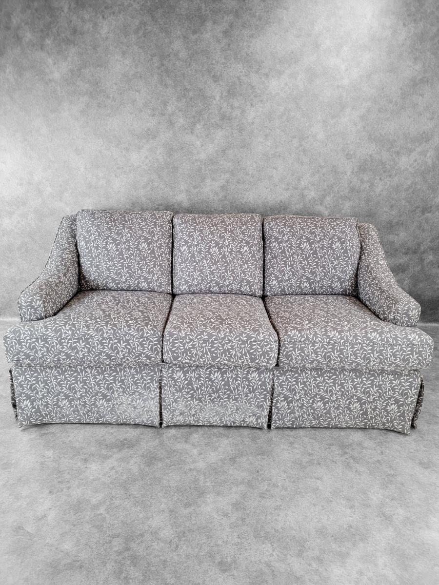 Sofá tapizado de tela con estampado de hojas gris contemporáneo vintage

