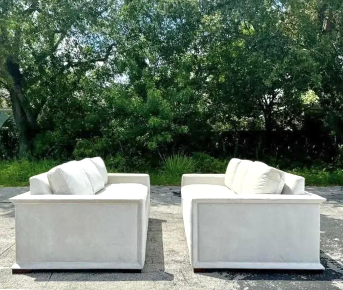 Embrace timeless elegance with this Vintage Contemporary Hickory Chair flat-arm sofa, a perfect blend of classic sophistication and modern appeal. With its sleek, flat arms and luxurious upholstery, this sofa offers a refined yet inviting look,